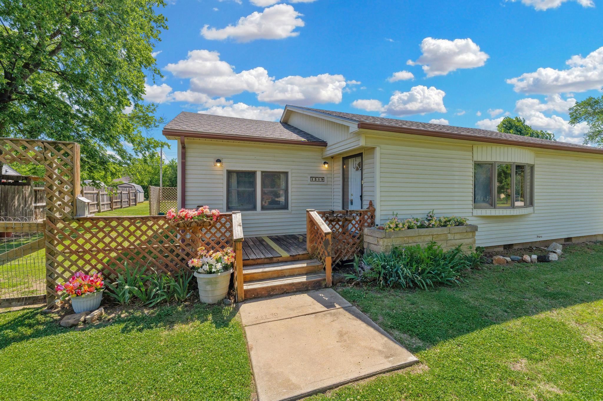 1319 N Poplar Street Wellington KS 67152