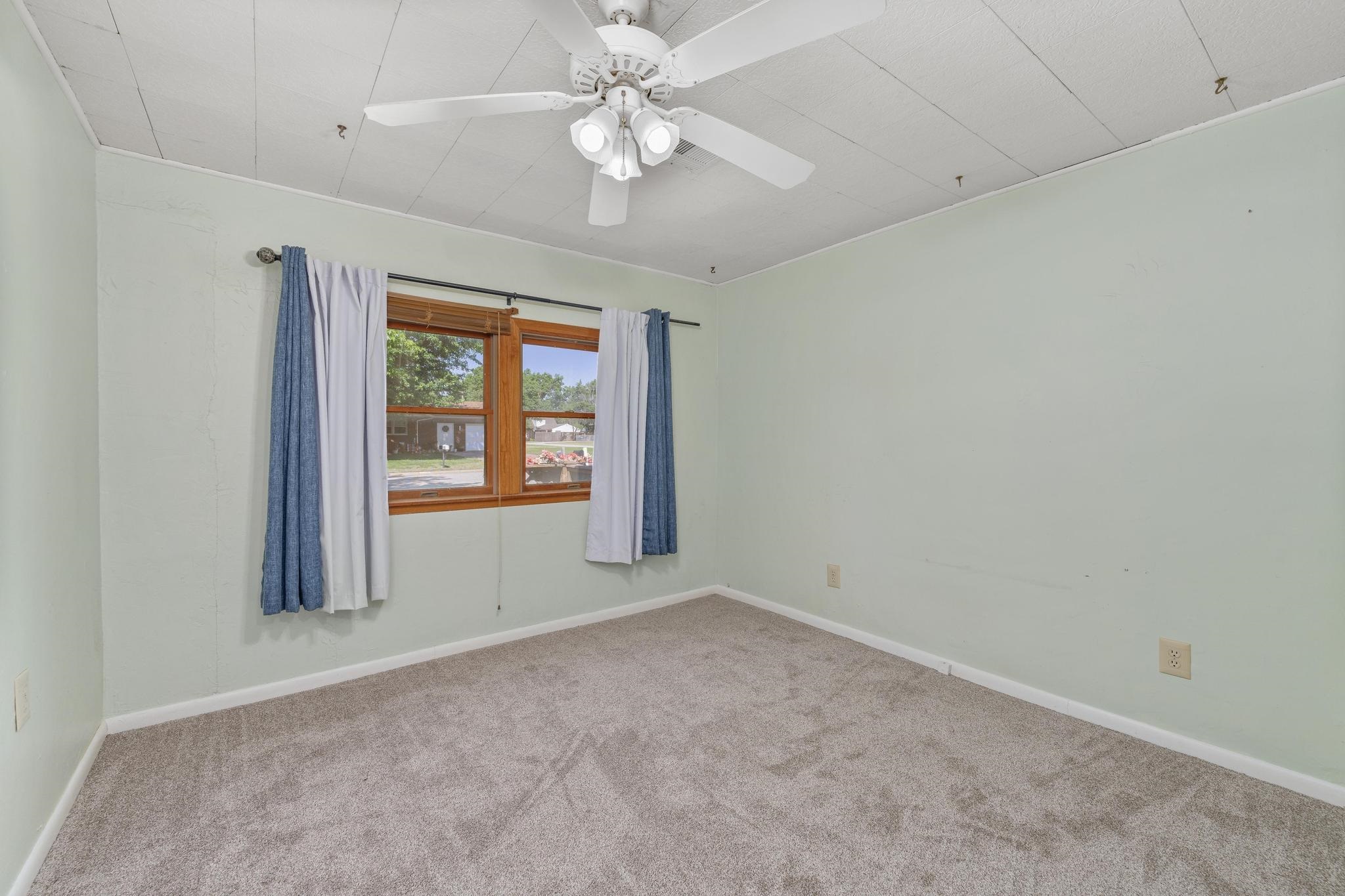 1319 N Poplar Street Wellington KS 67152