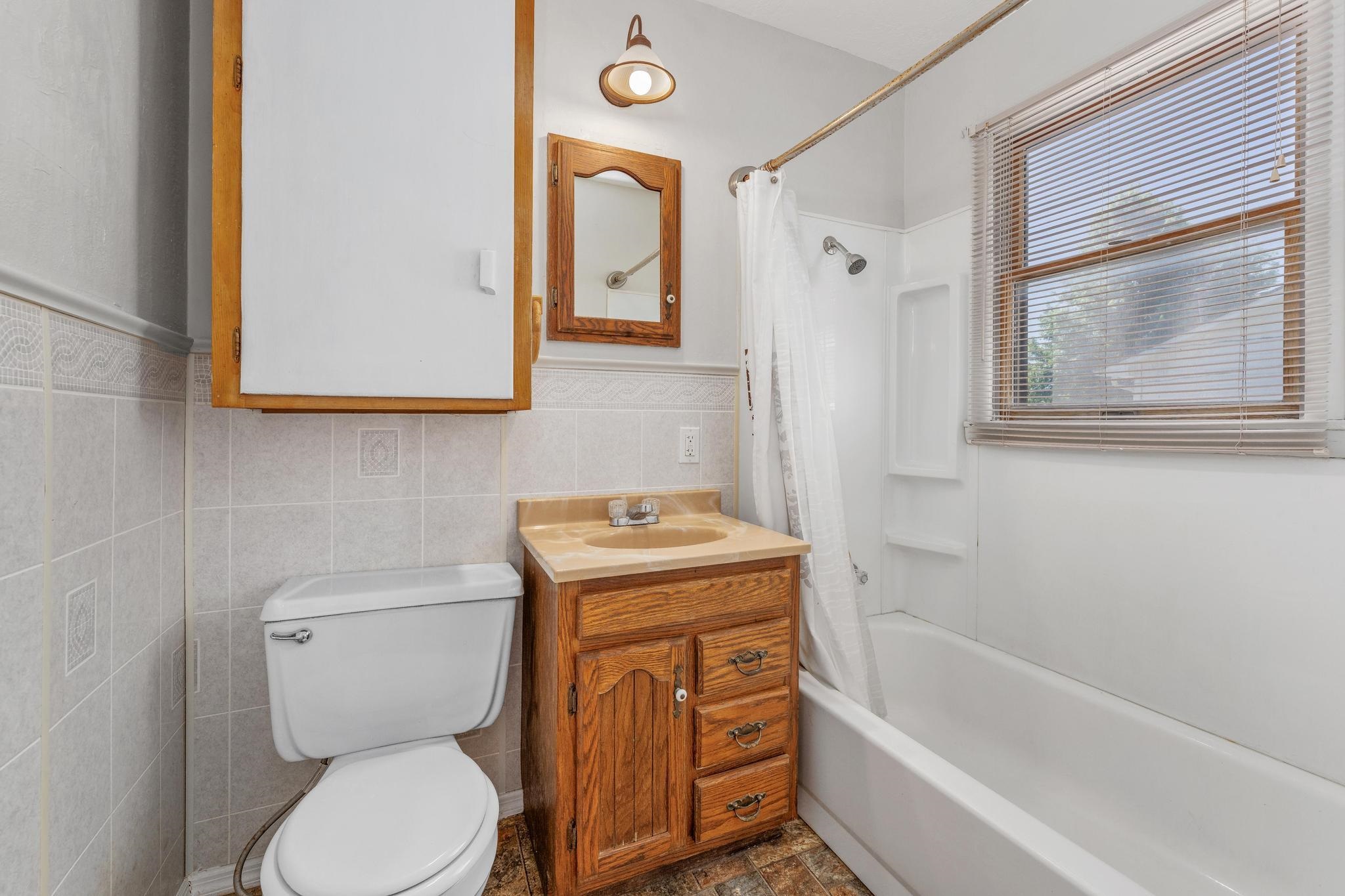 1319 N Poplar Street Wellington KS 67152