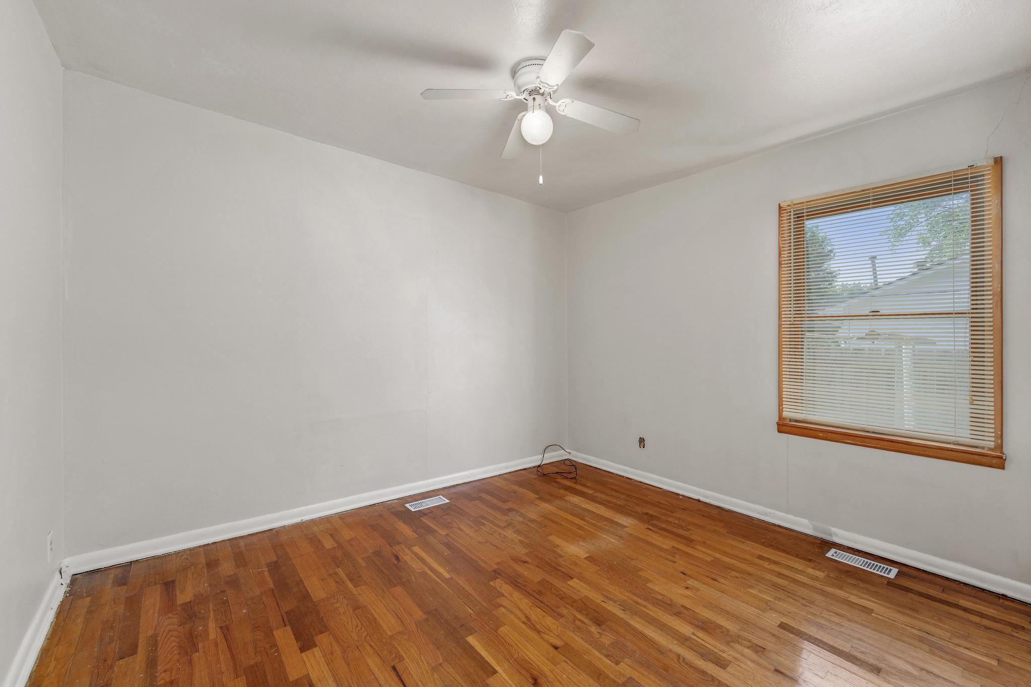 1319 N Poplar Street Wellington KS 67152