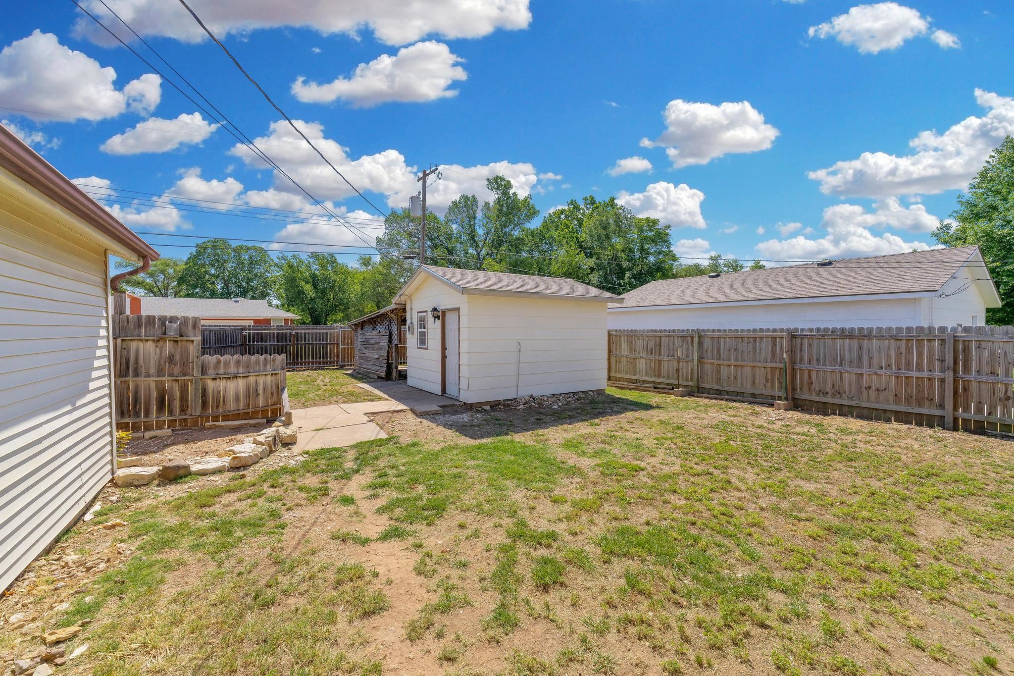 1319 N Poplar Street Wellington KS 67152