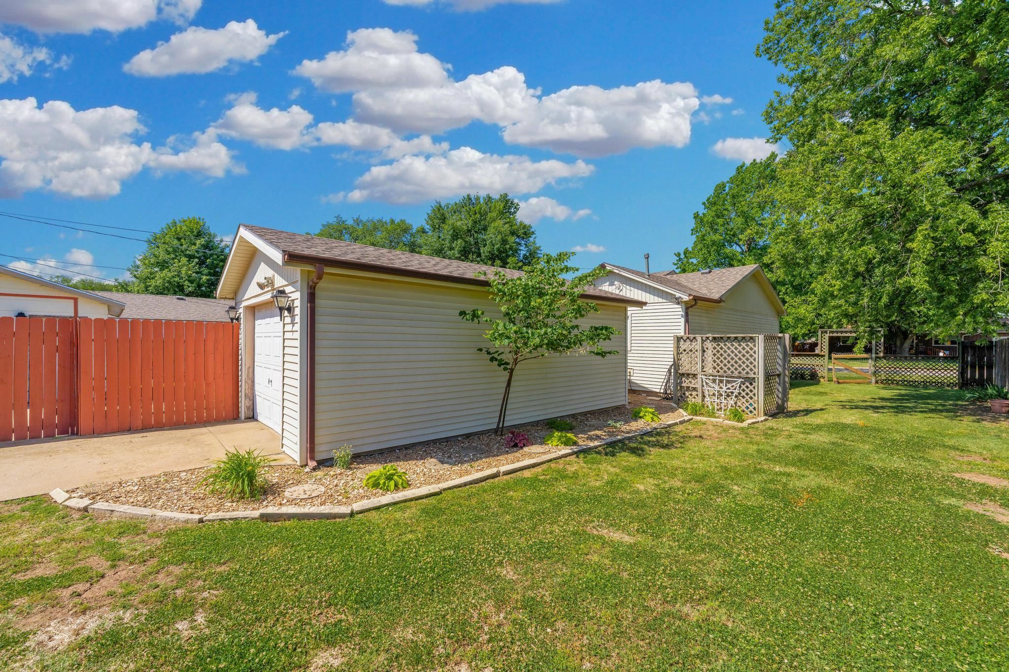 1319 N Poplar Street Wellington KS 67152