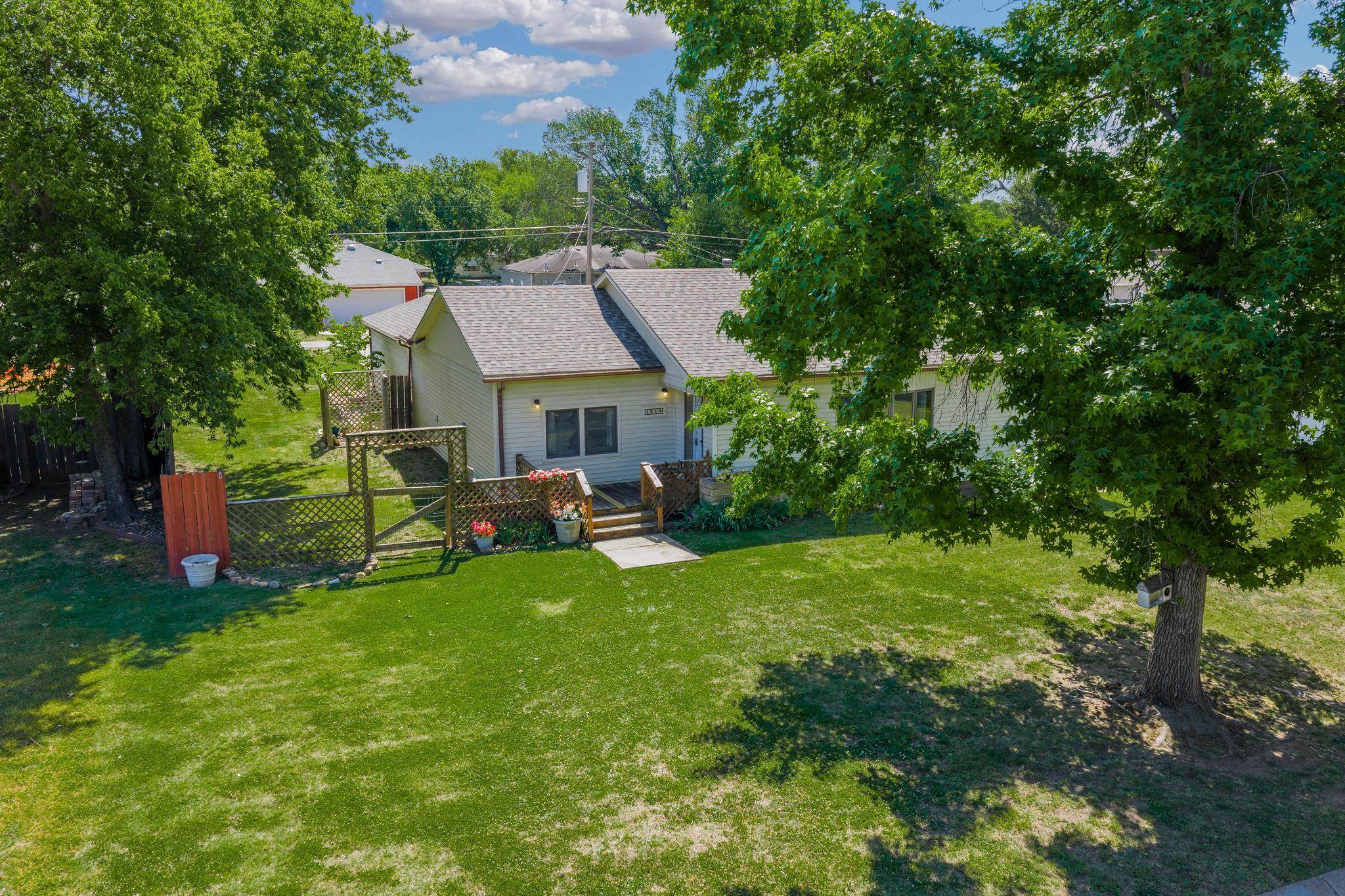 1319 N Poplar Street Wellington KS 67152