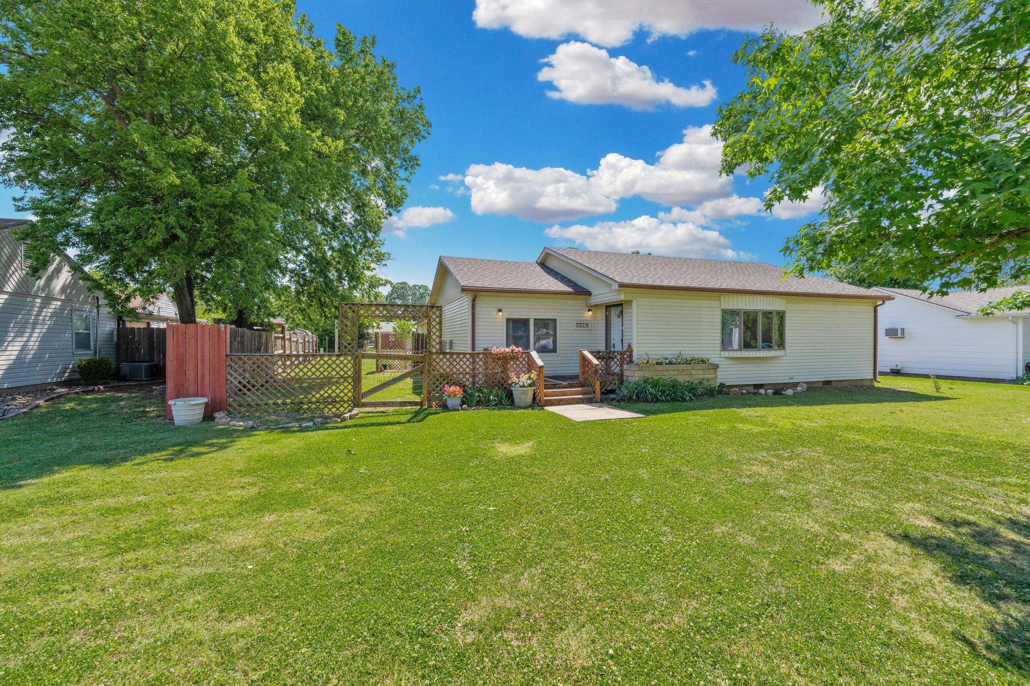 1319 N Poplar Street Wellington KS 67152