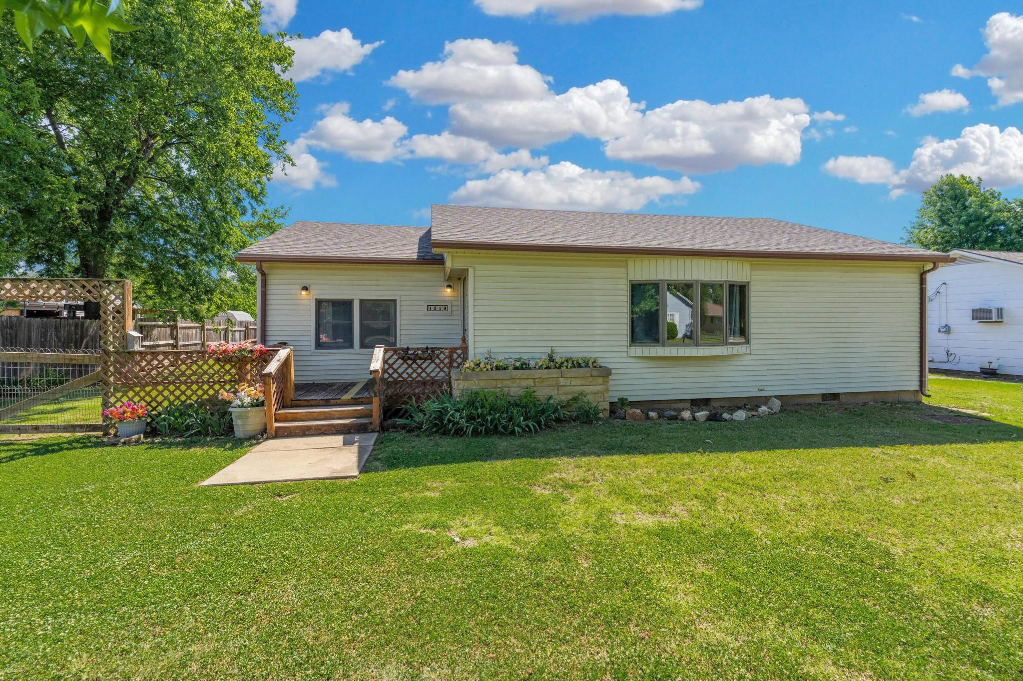 1319 N Poplar Street Wellington KS 67152