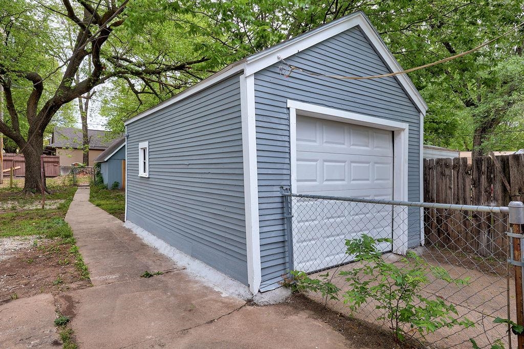 1516 E 11th Avenue Winfield KS 67156