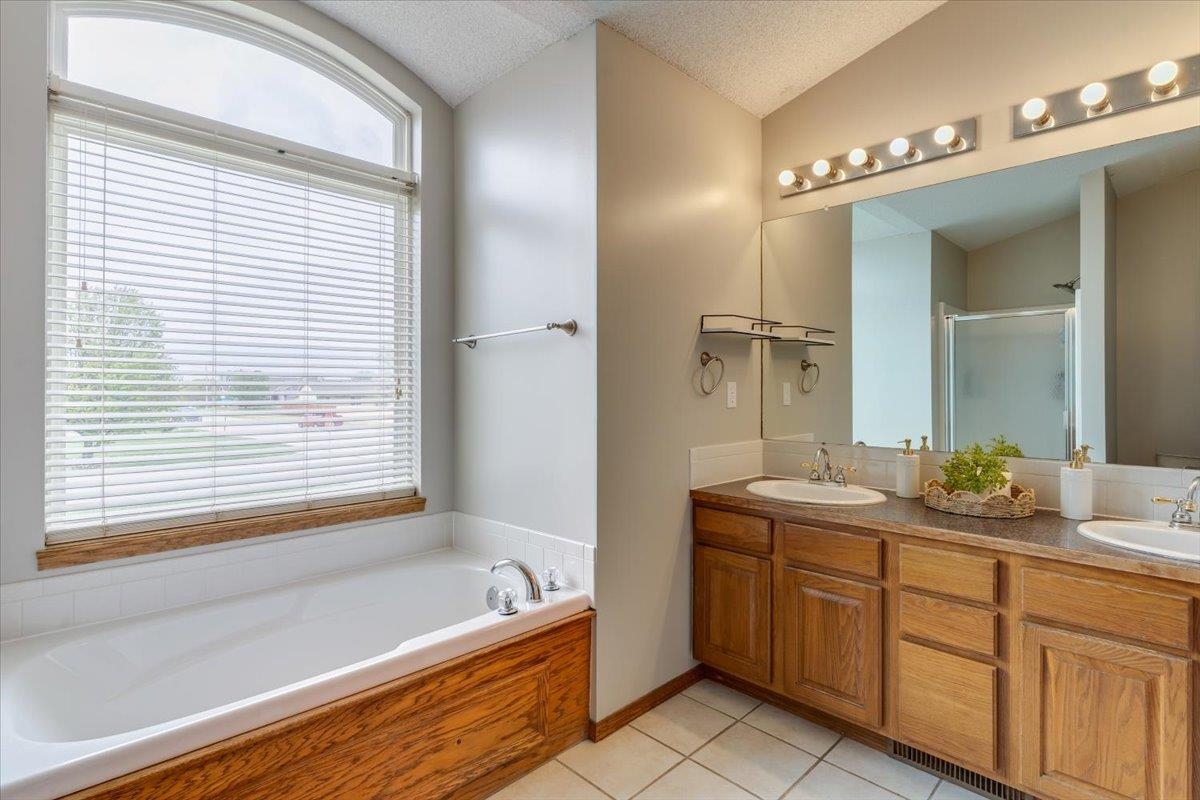 4242 N Dellrose Street Wichita KS 67220