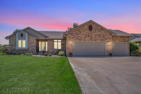 403 Witmarsum West North Newton KS 67117