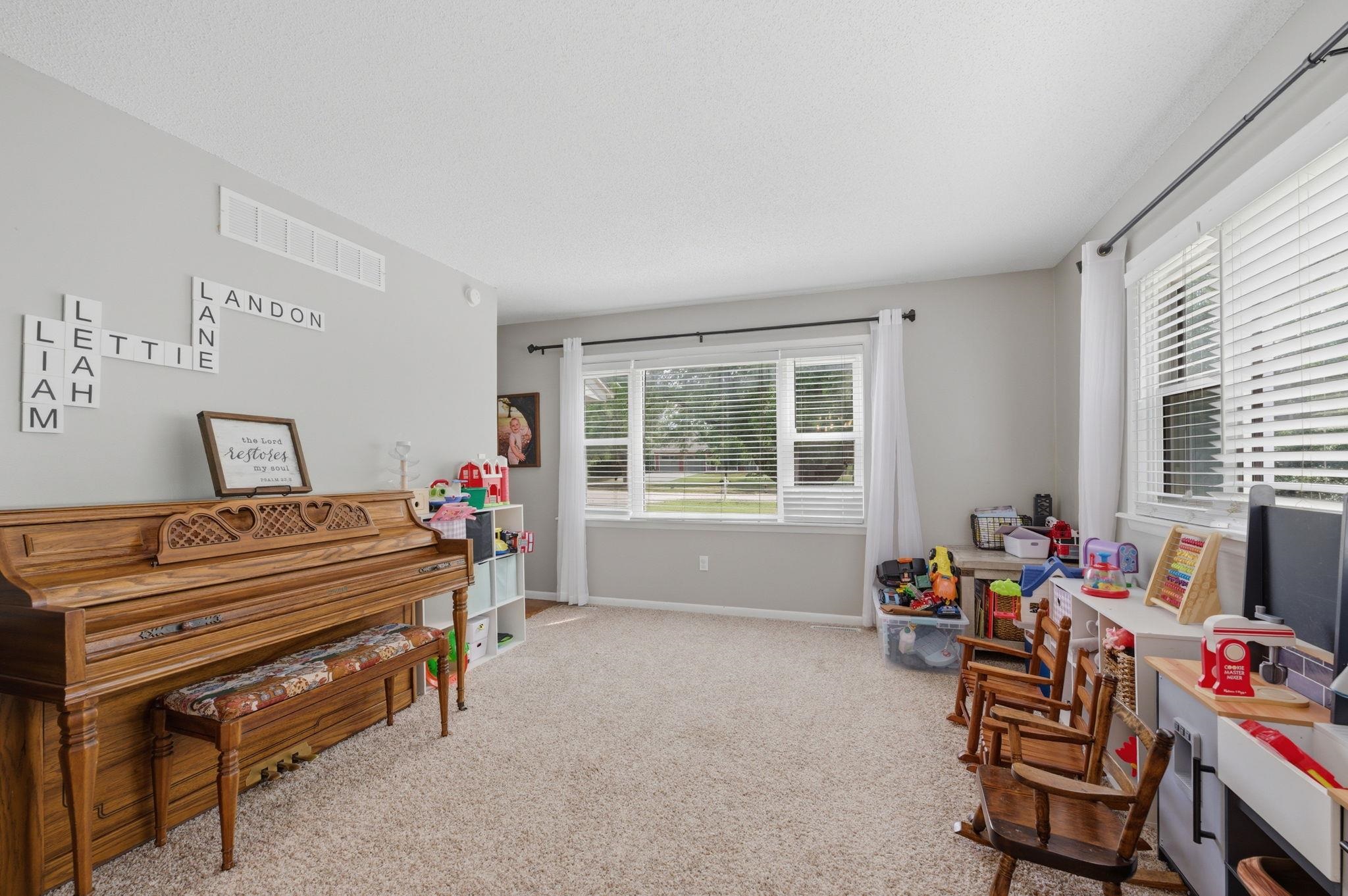 4645 N Hillcrest Avenue Bel Aire KS 67220