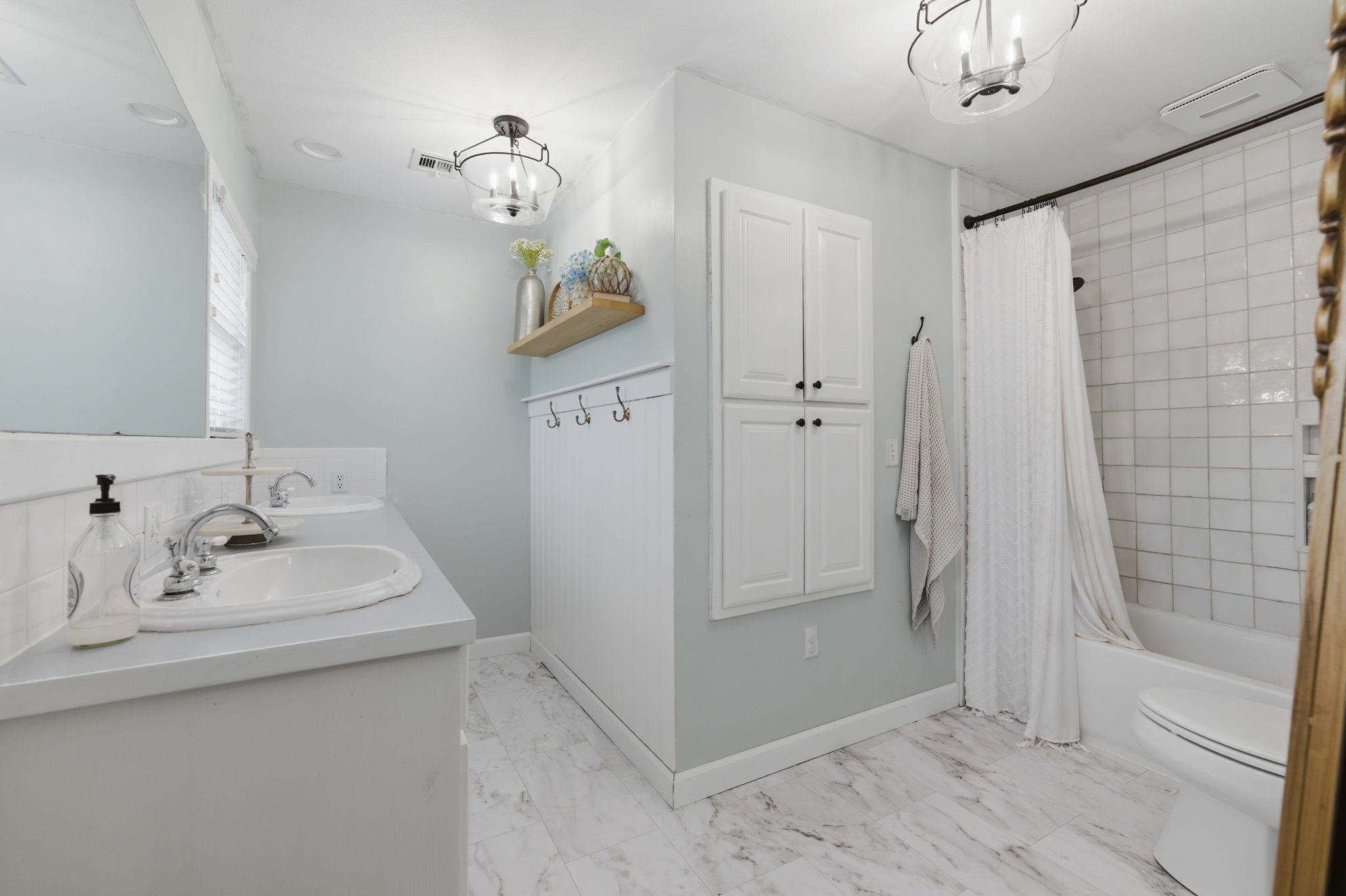 4645 N Hillcrest Avenue Bel Aire KS 67220