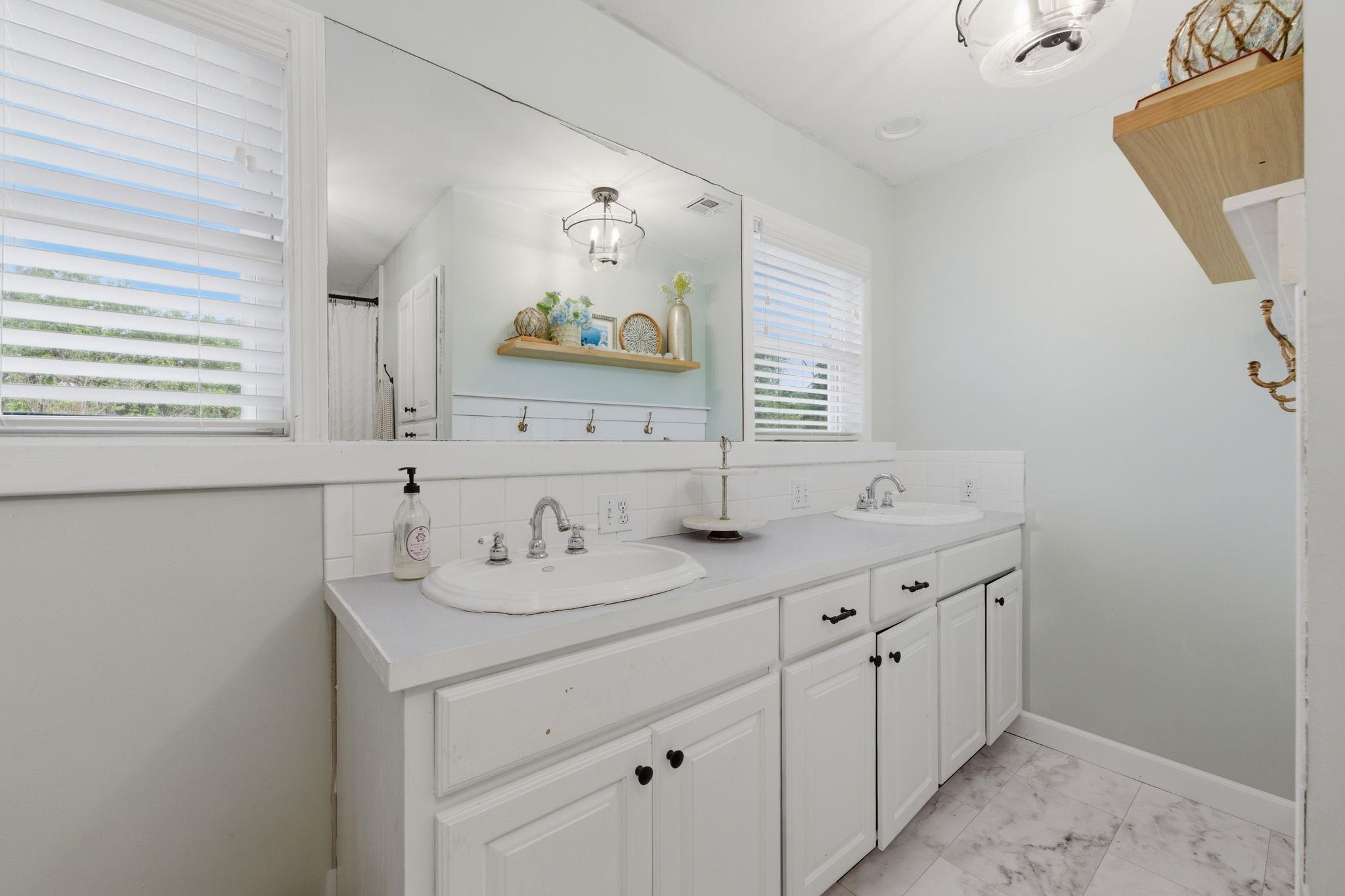 4645 N Hillcrest Avenue Bel Aire KS 67220