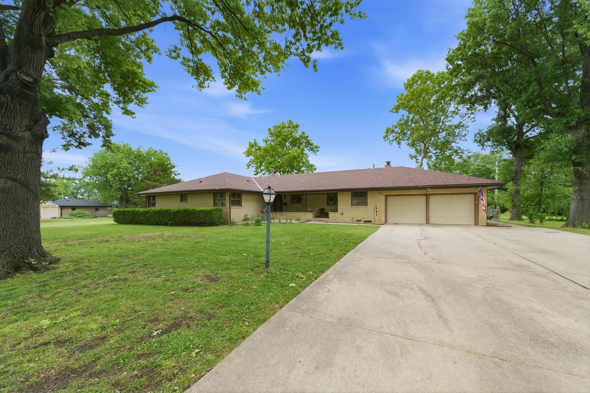 1701 N Sunset Drive Augusta KS 67010