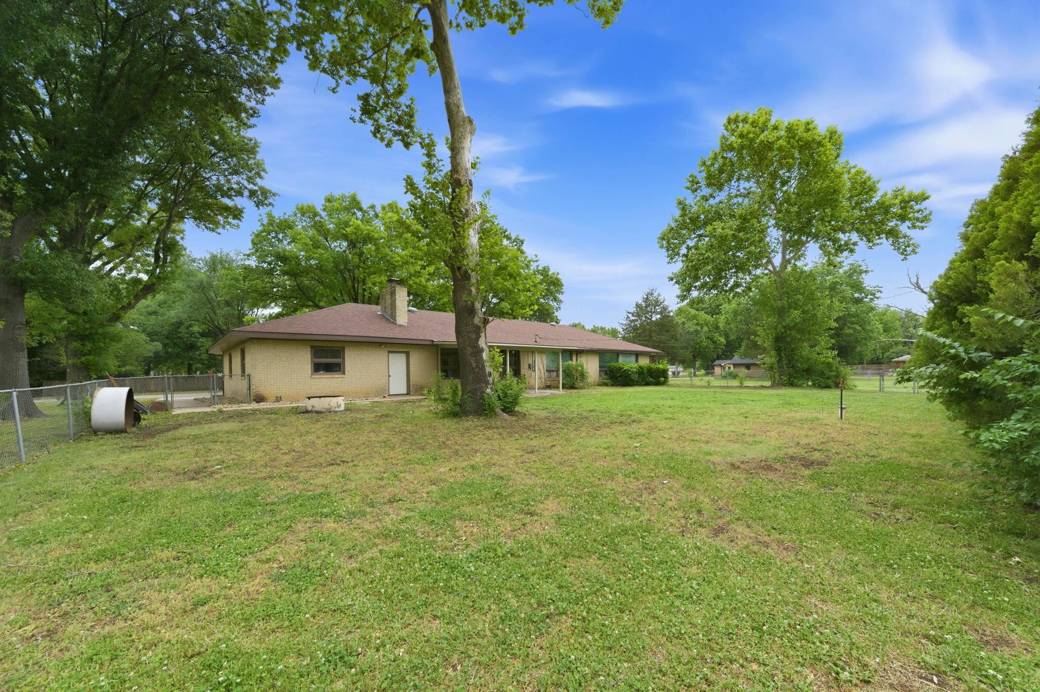 1701 N Sunset Drive Augusta KS 67010