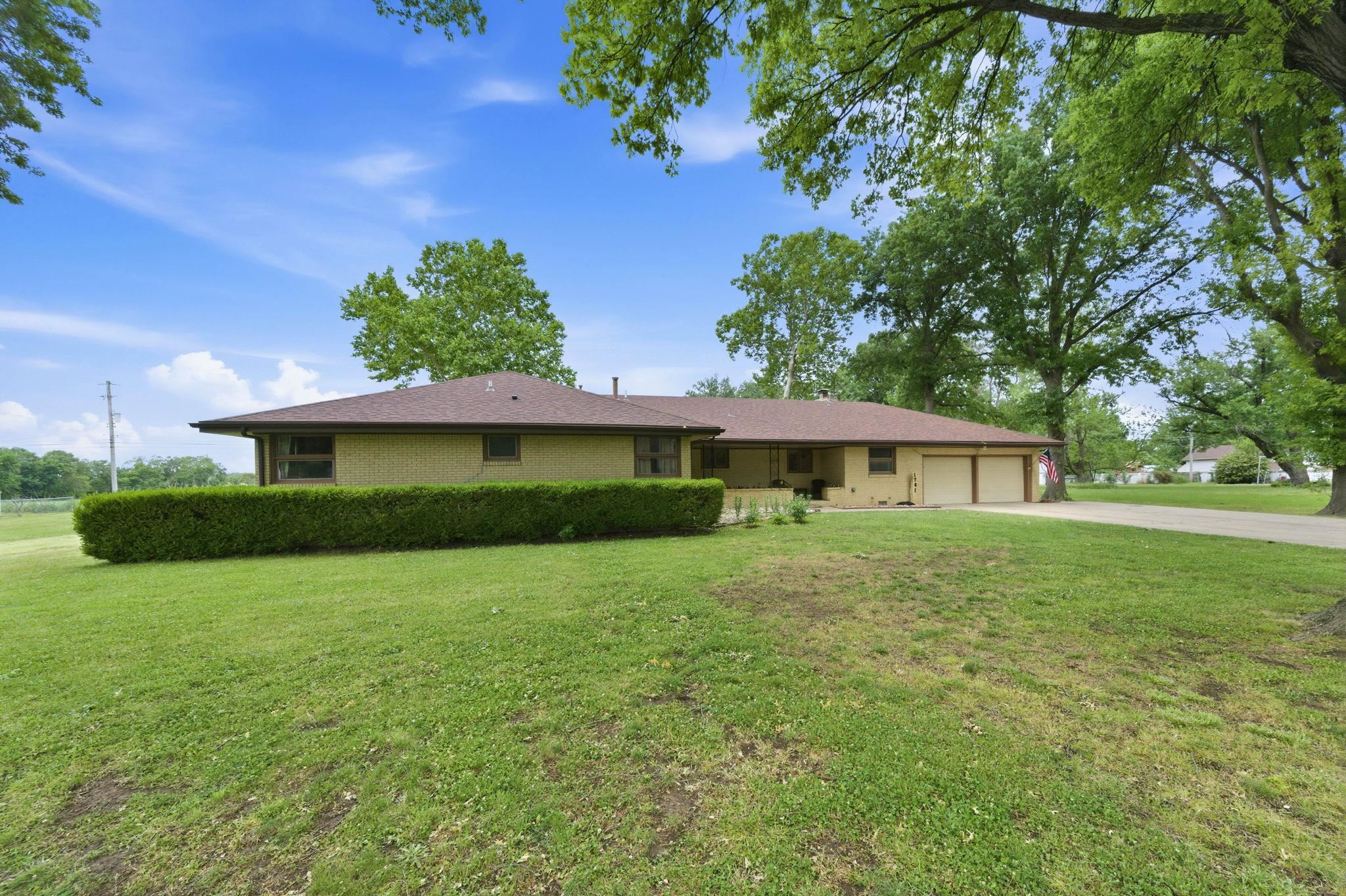1701 N Sunset Drive Augusta KS 67010