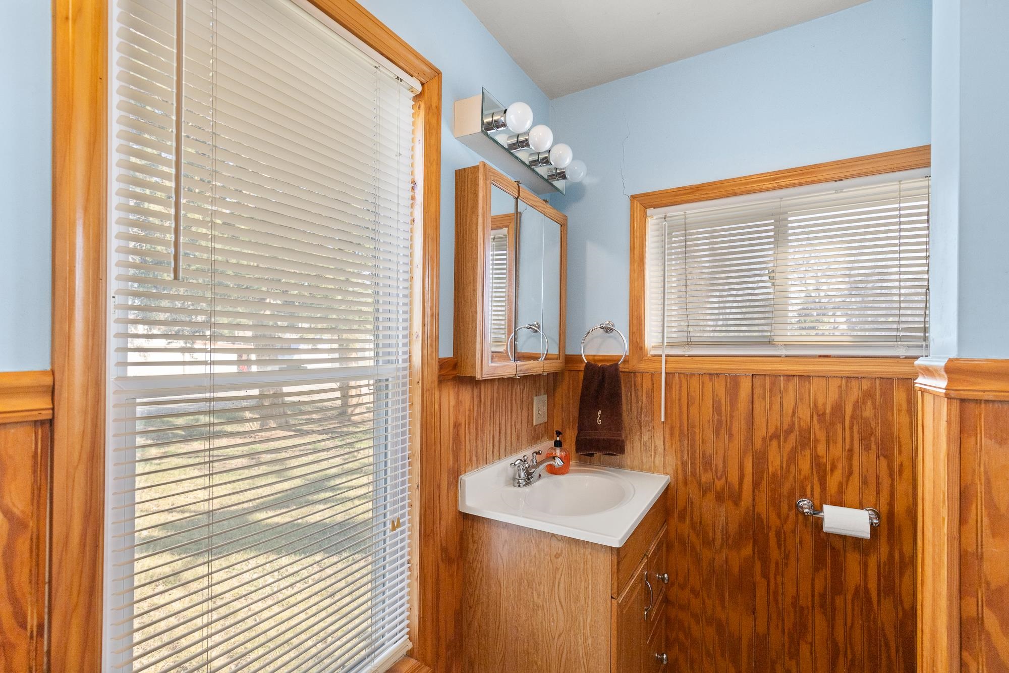 109 E 2nd Street Haven KS 67543
