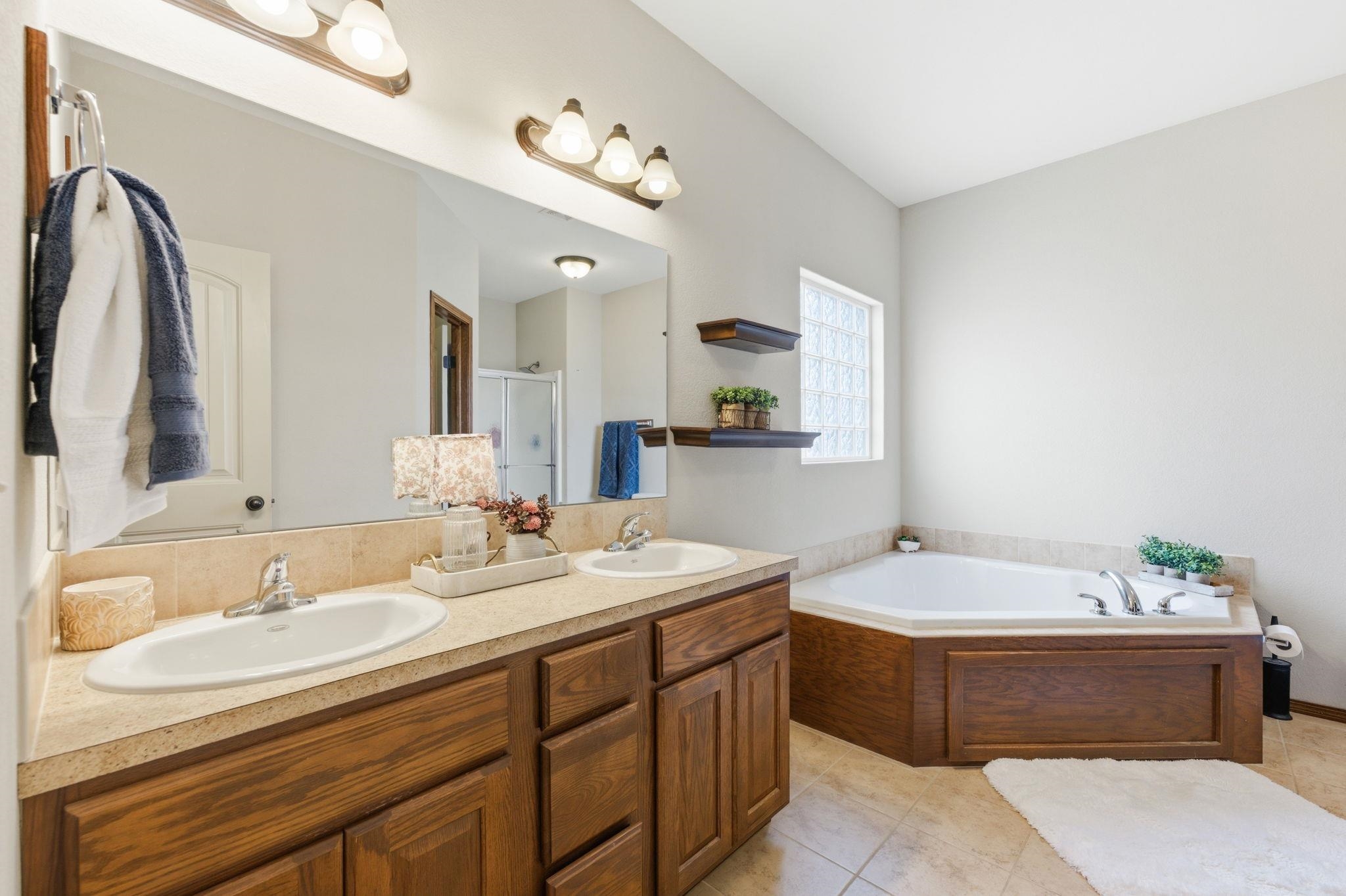 2402 S Fieldcrest Wichita KS 67215