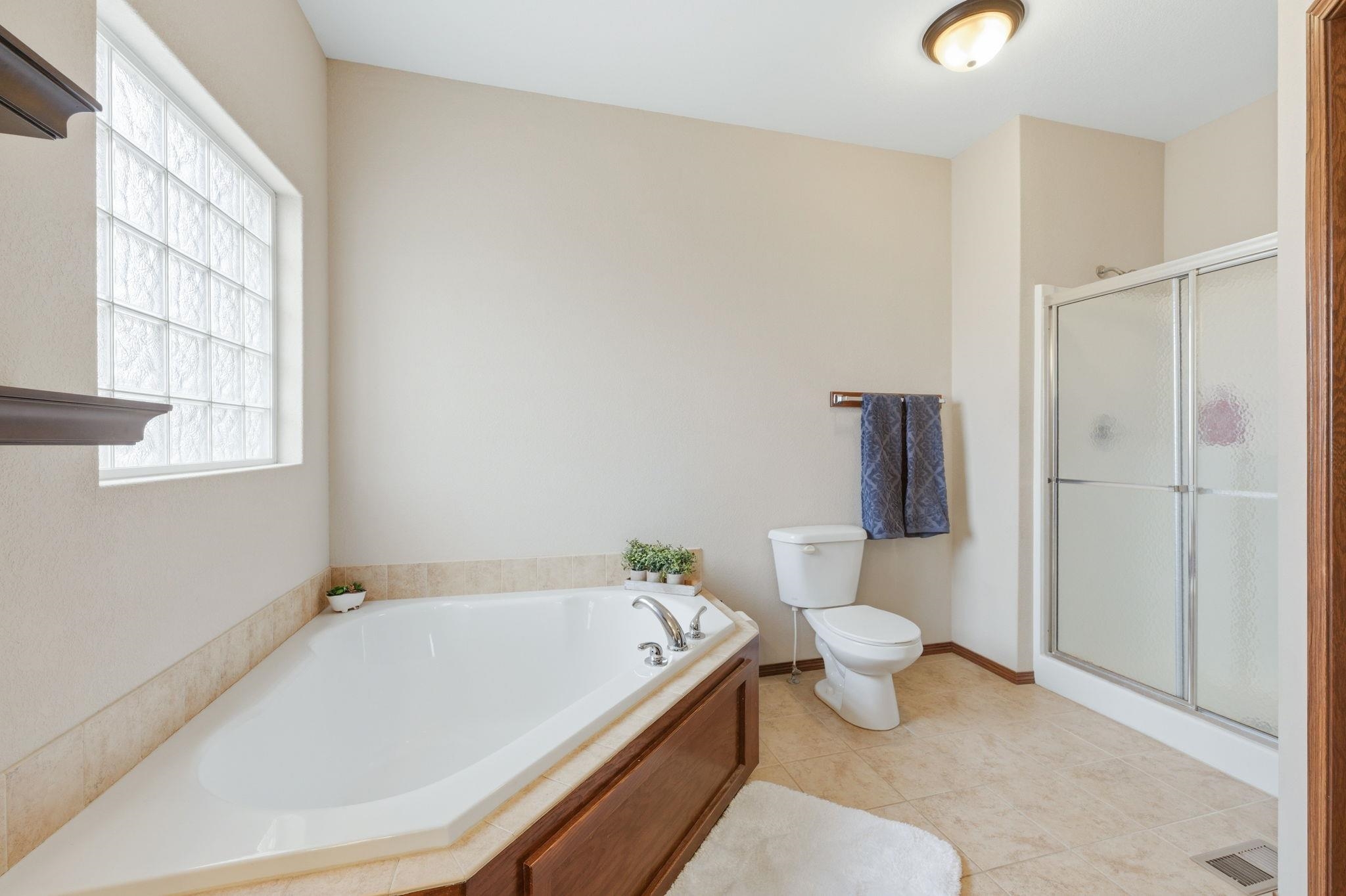 2402 S Fieldcrest Wichita KS 67215