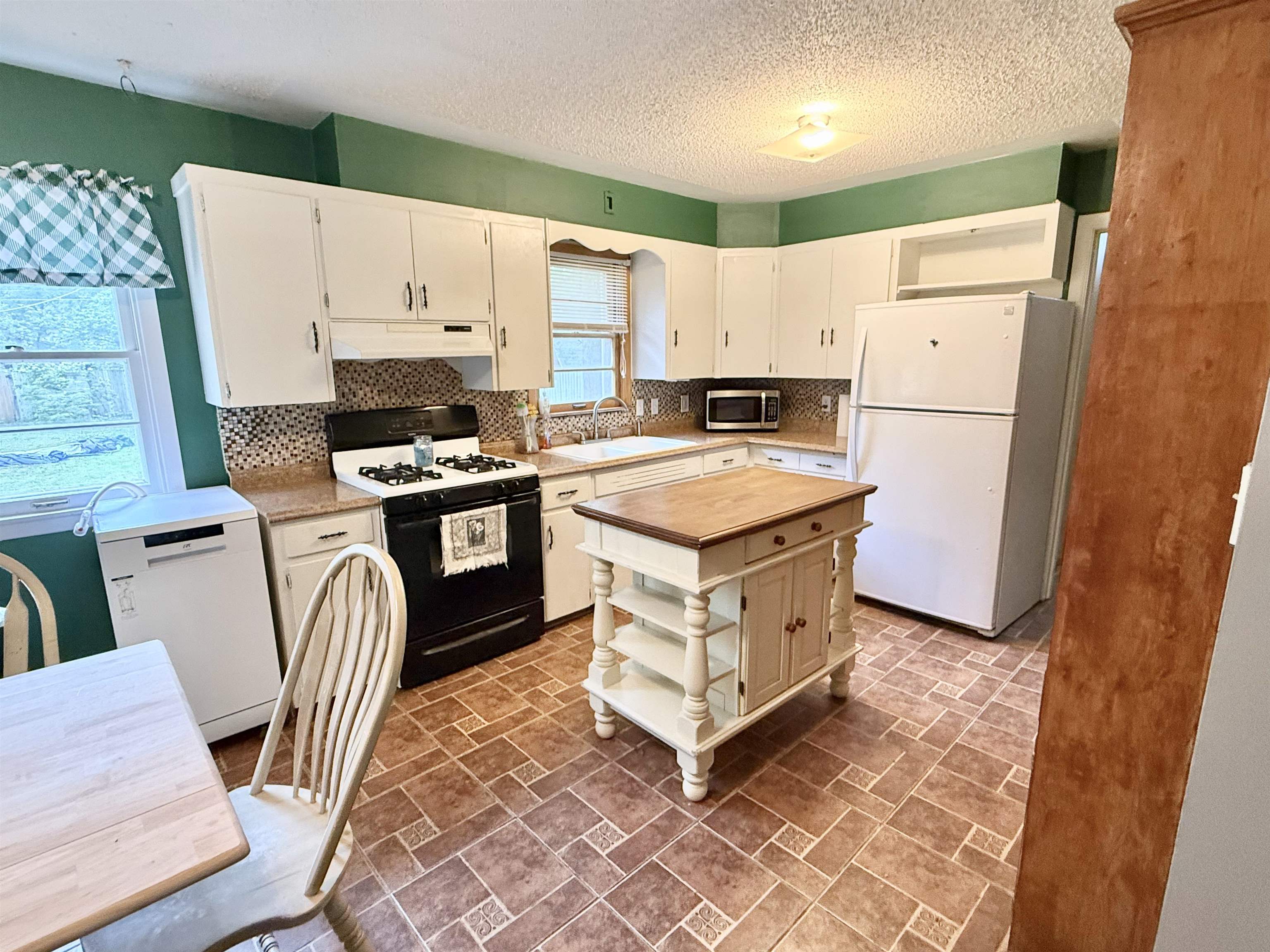 110 W 23rd Street North Newton KS 67117-8047