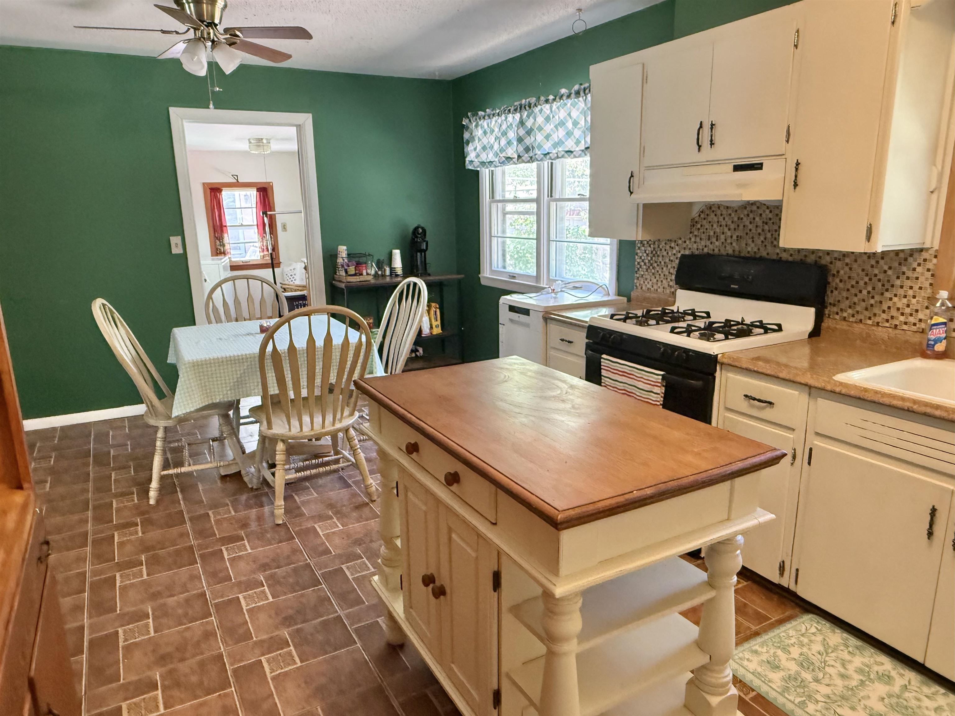 110 W 23rd Street North Newton KS 67117-8047