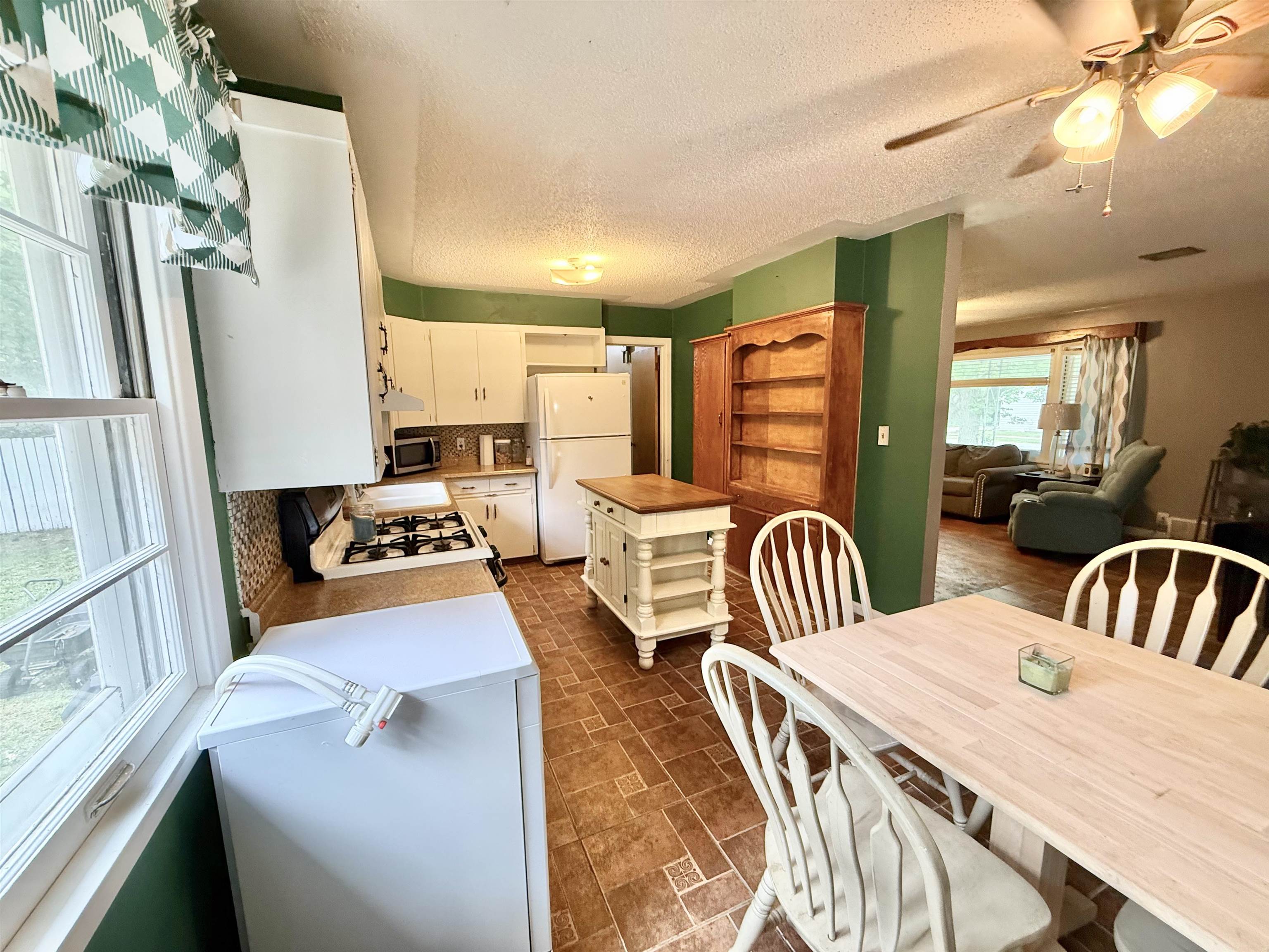 110 W 23rd Street North Newton KS 67117-8047