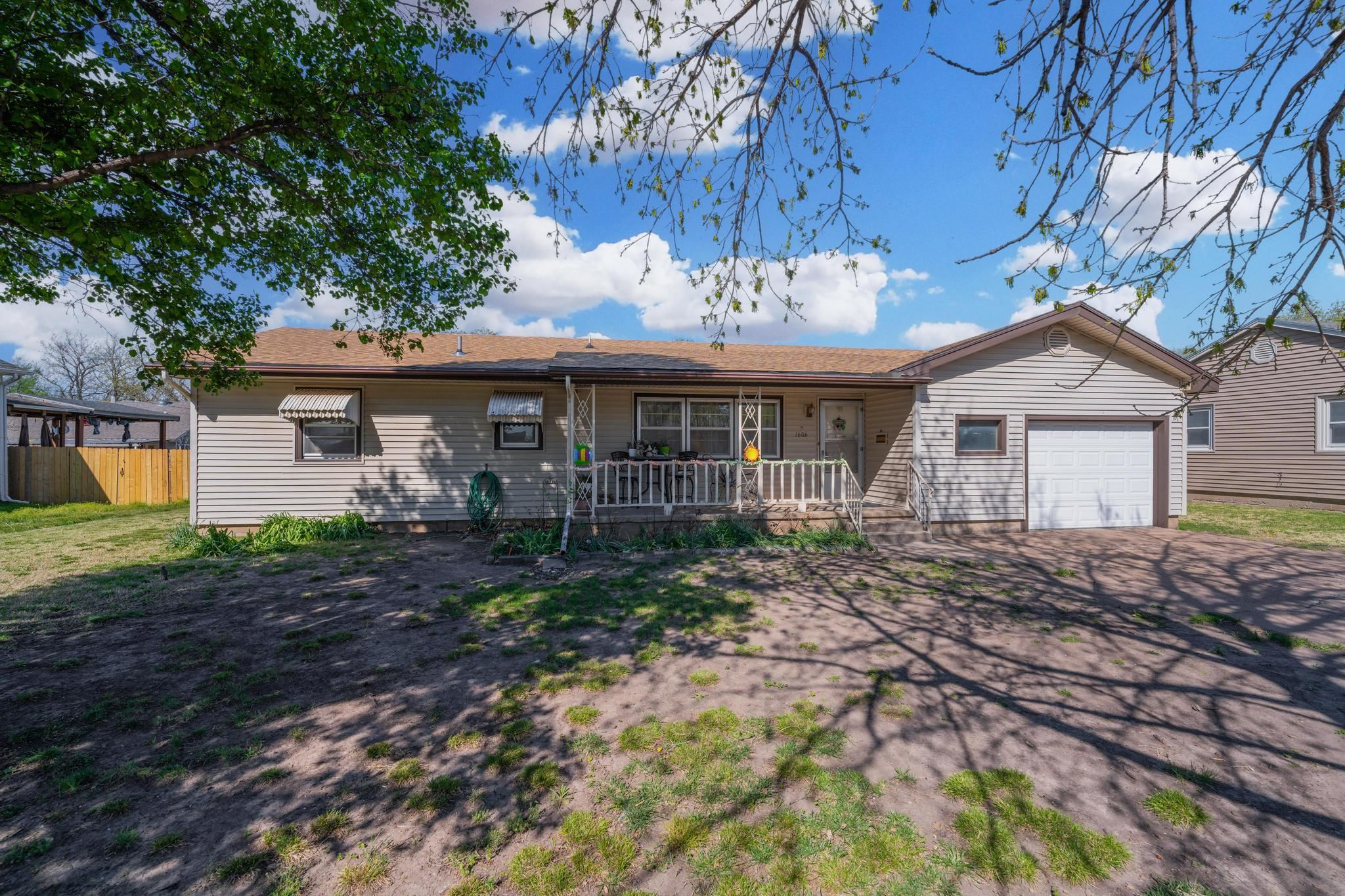 1606 N B Street Wellington KS 67152
