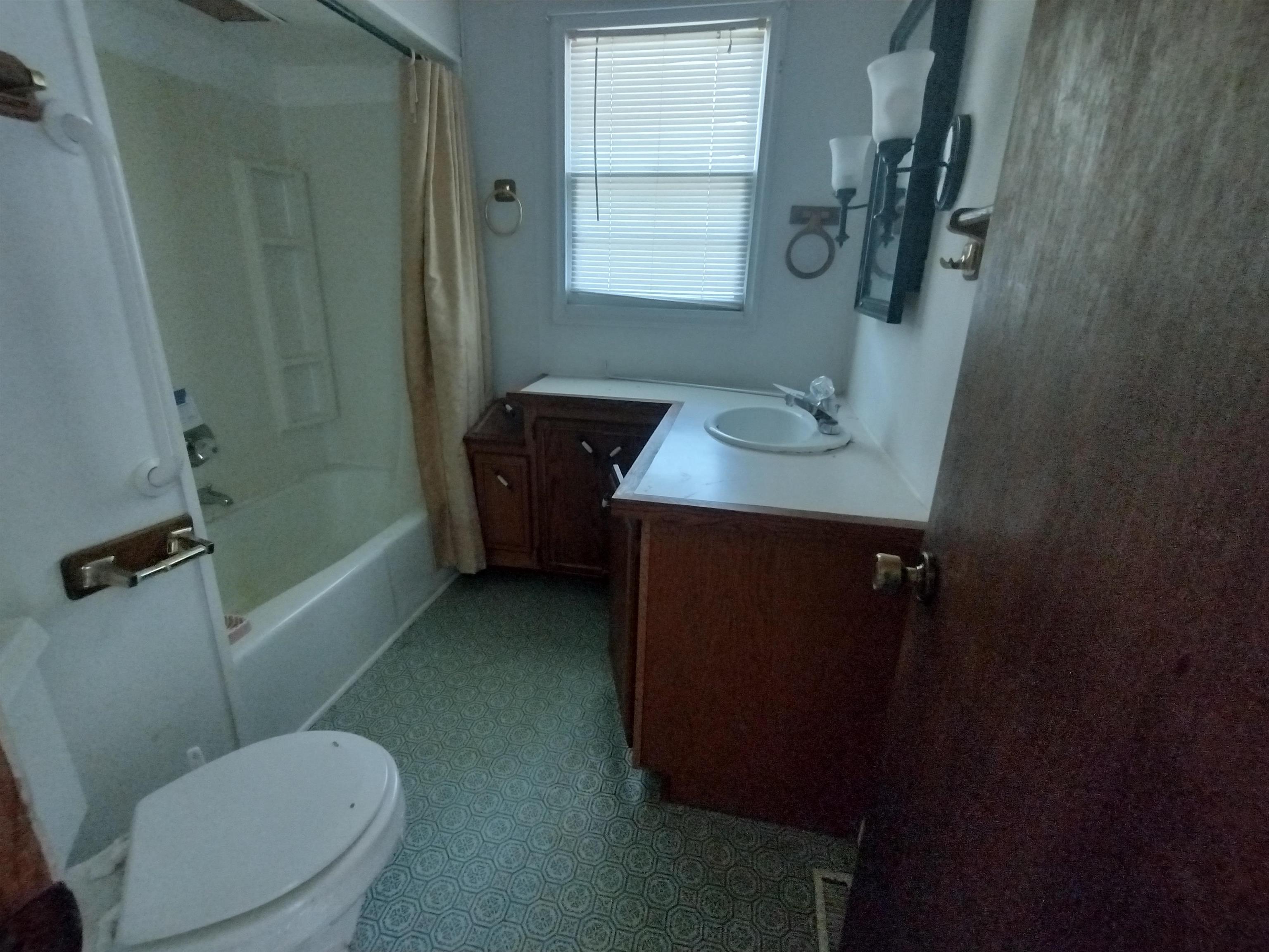 1928 N Prairie Lane Augusta KS 67010