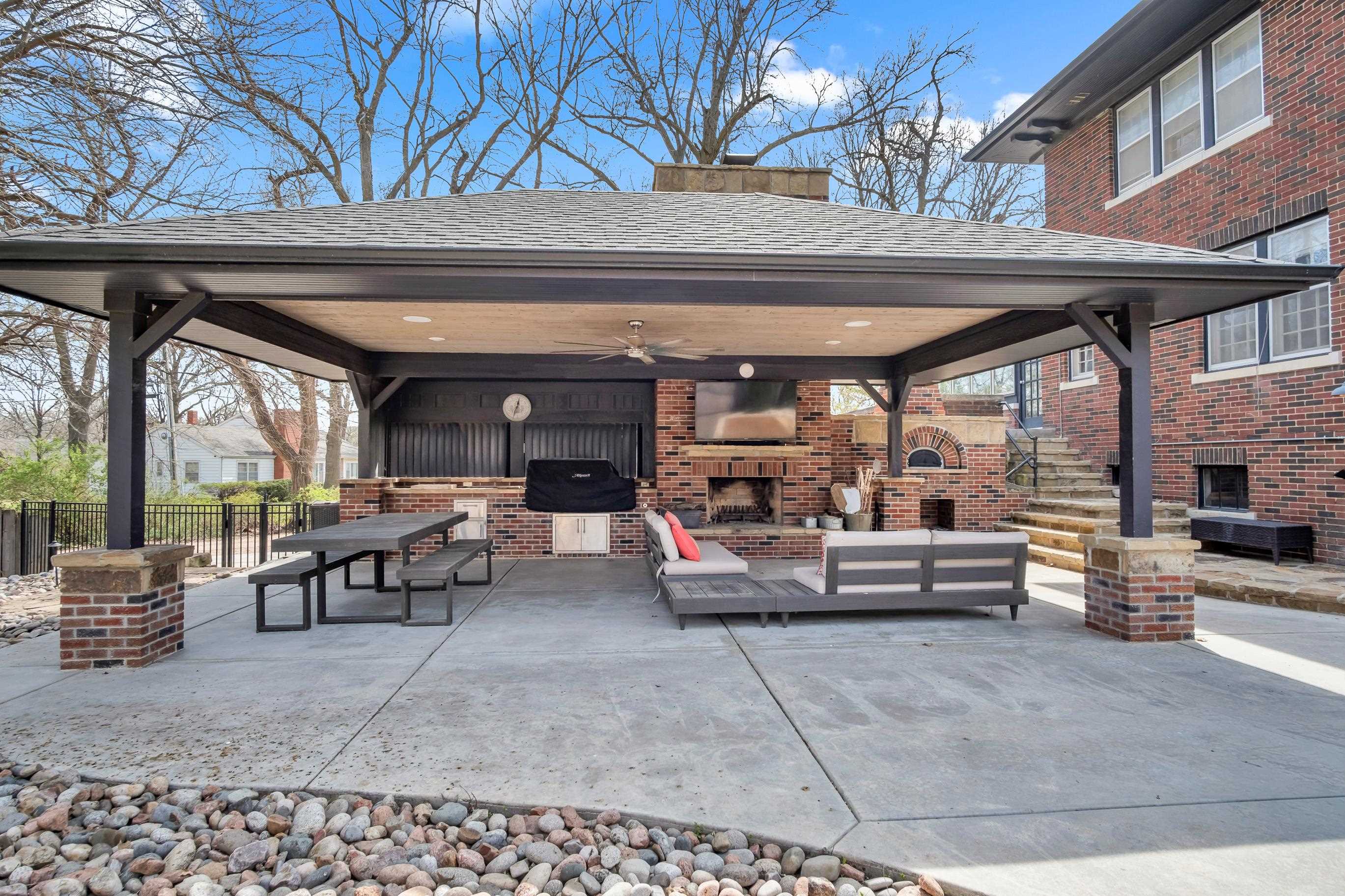 1602 Hillcrest Road Newton KS 67114