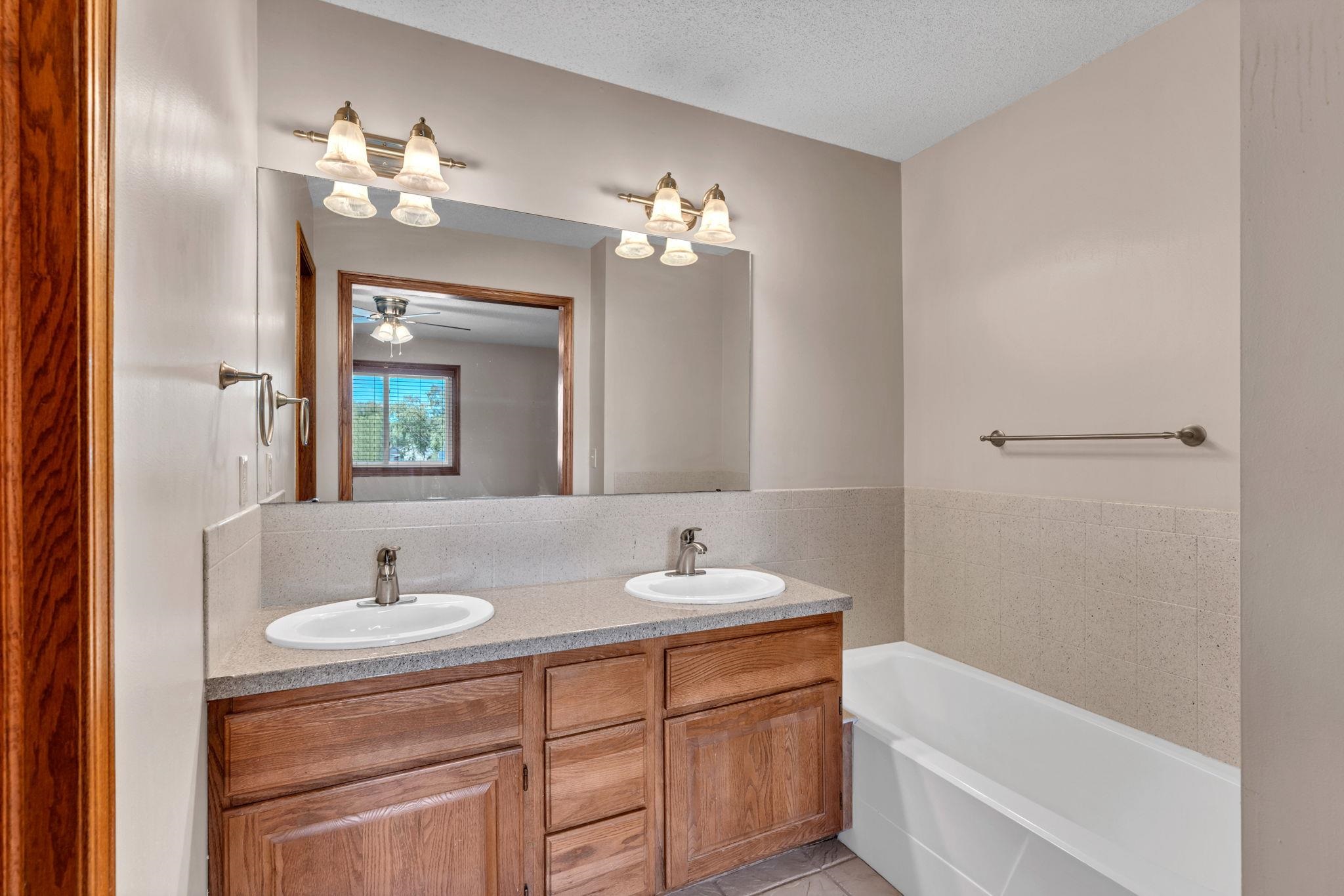 832 E Hawthorne Drive Derby KS 67037