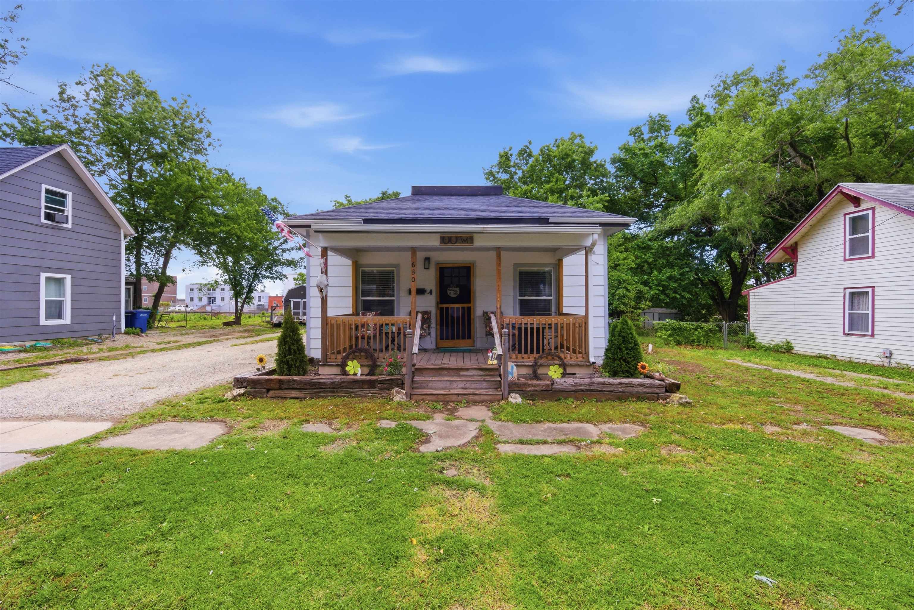 630 N Santa Fe Augusta KS 67010