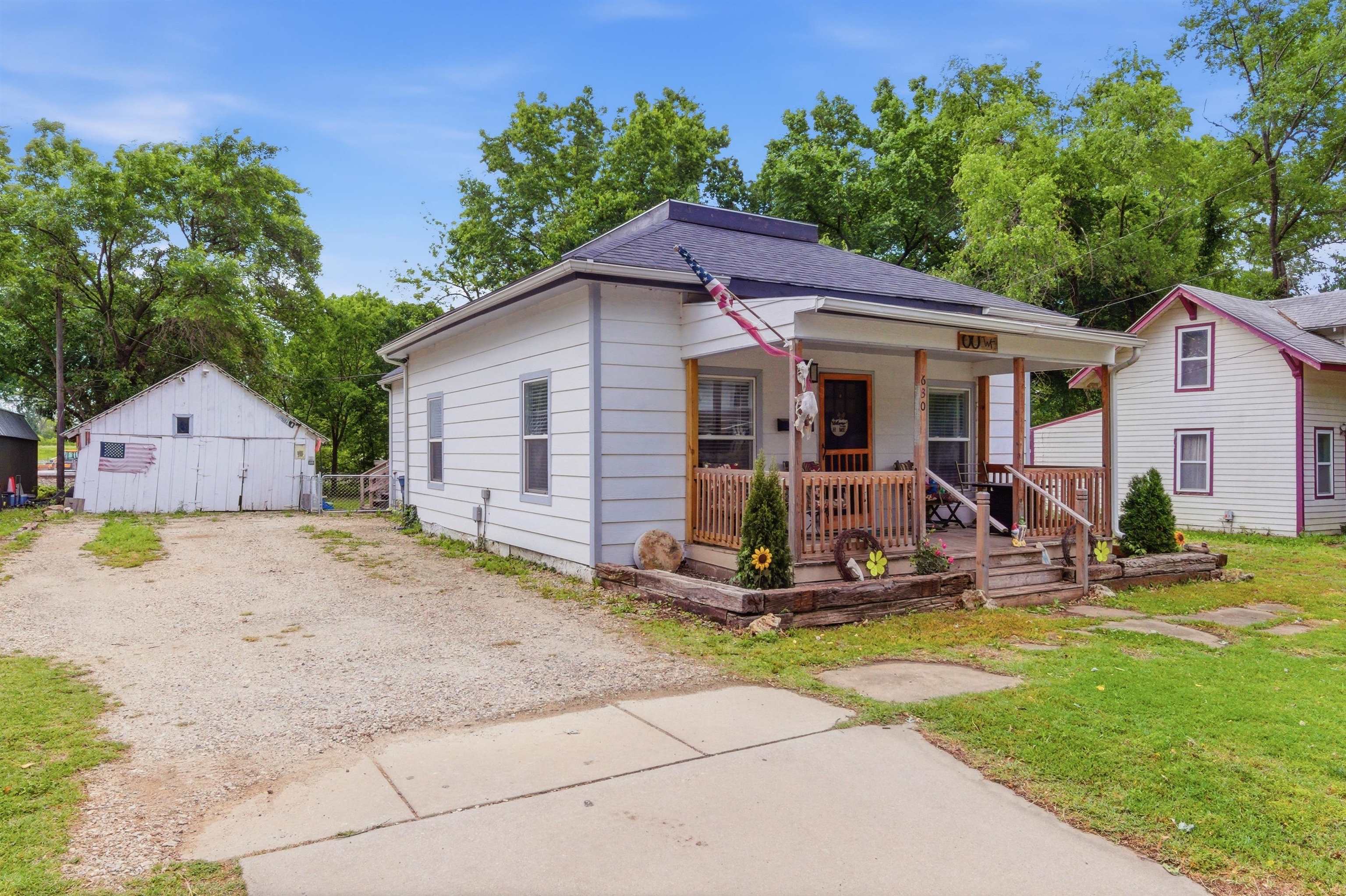 630 N Santa Fe Augusta KS 67010
