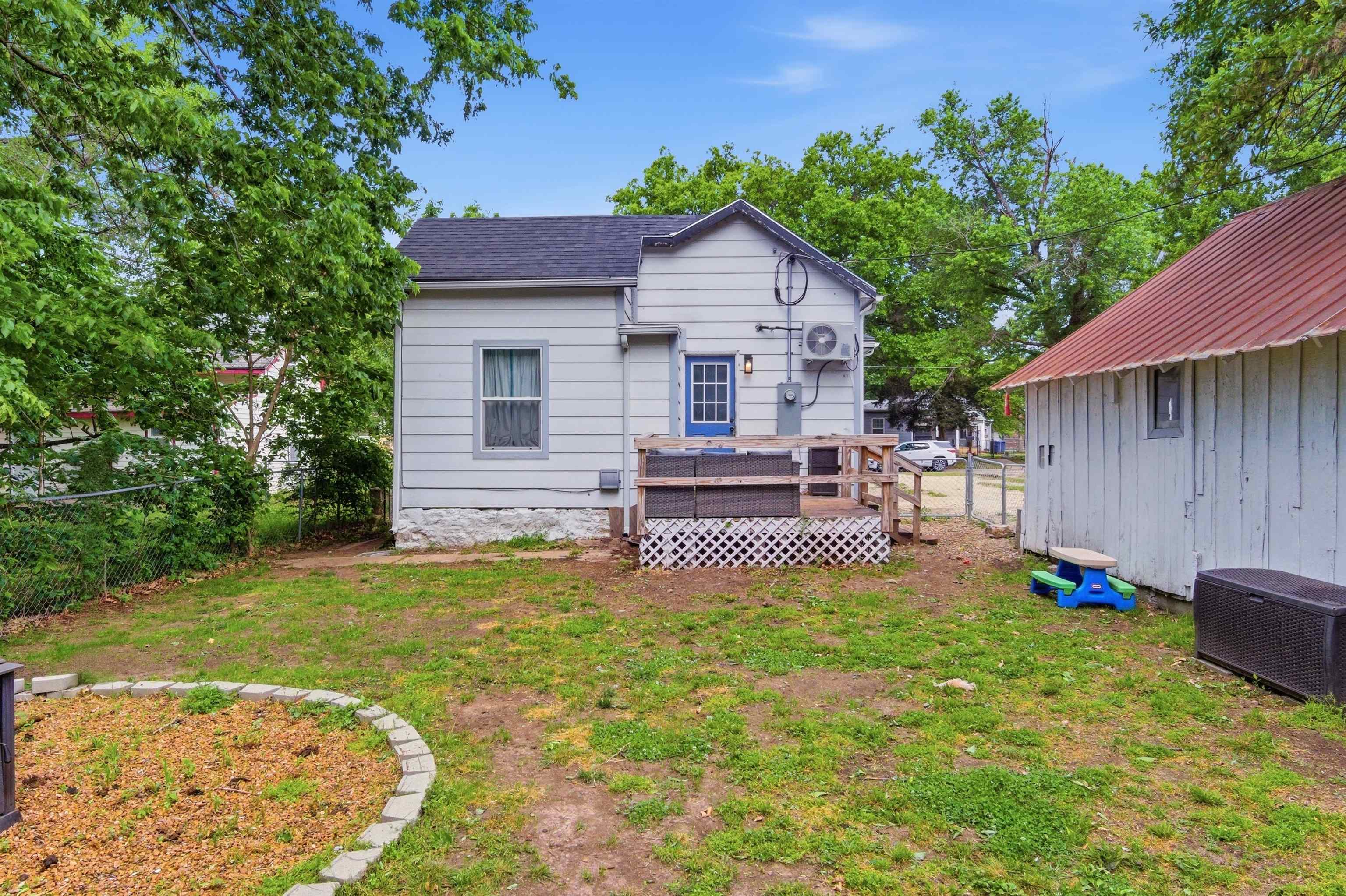 630 N Santa Fe Augusta KS 67010