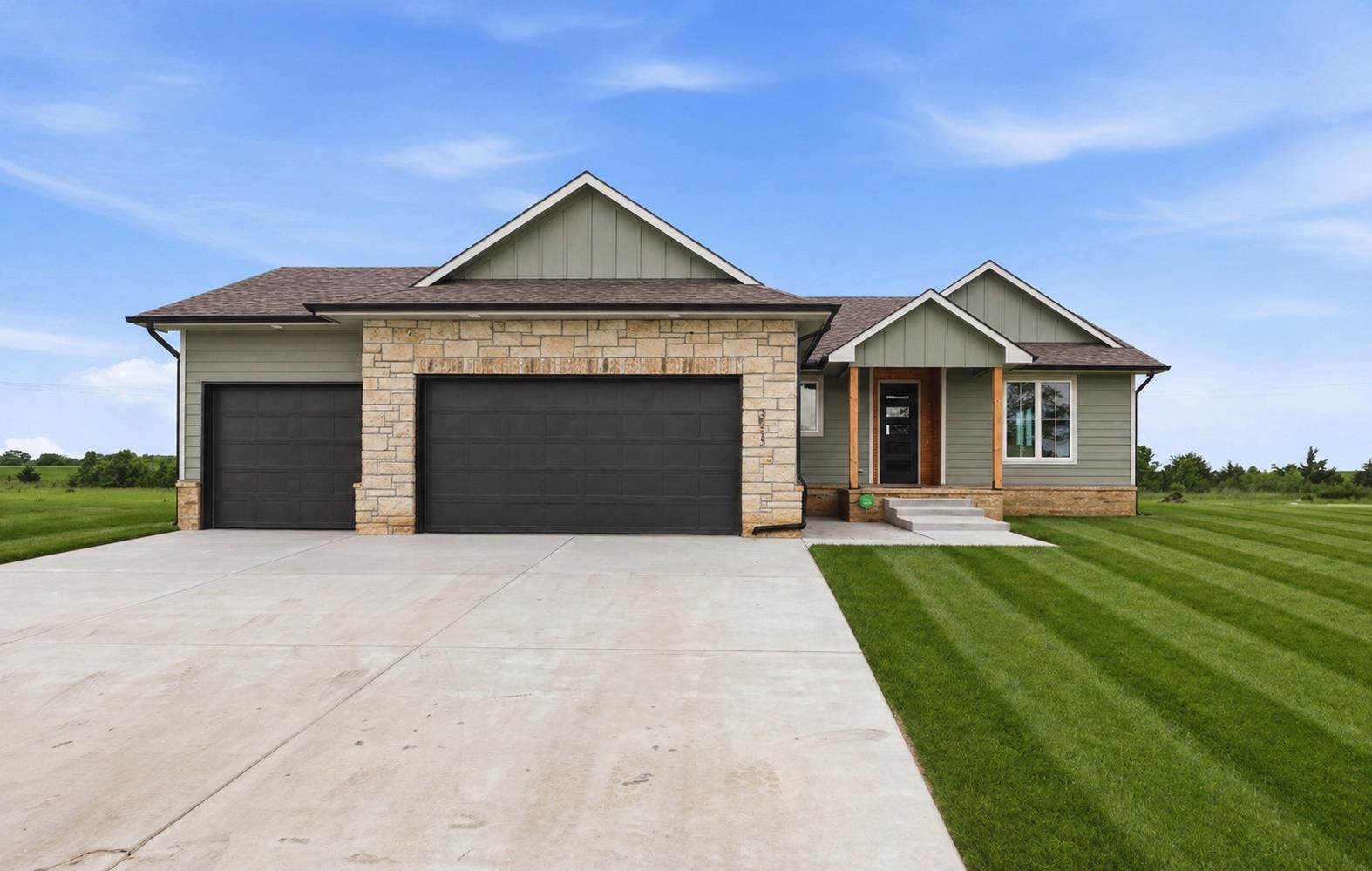3513 S Bluelake Street Wichita KS 67215