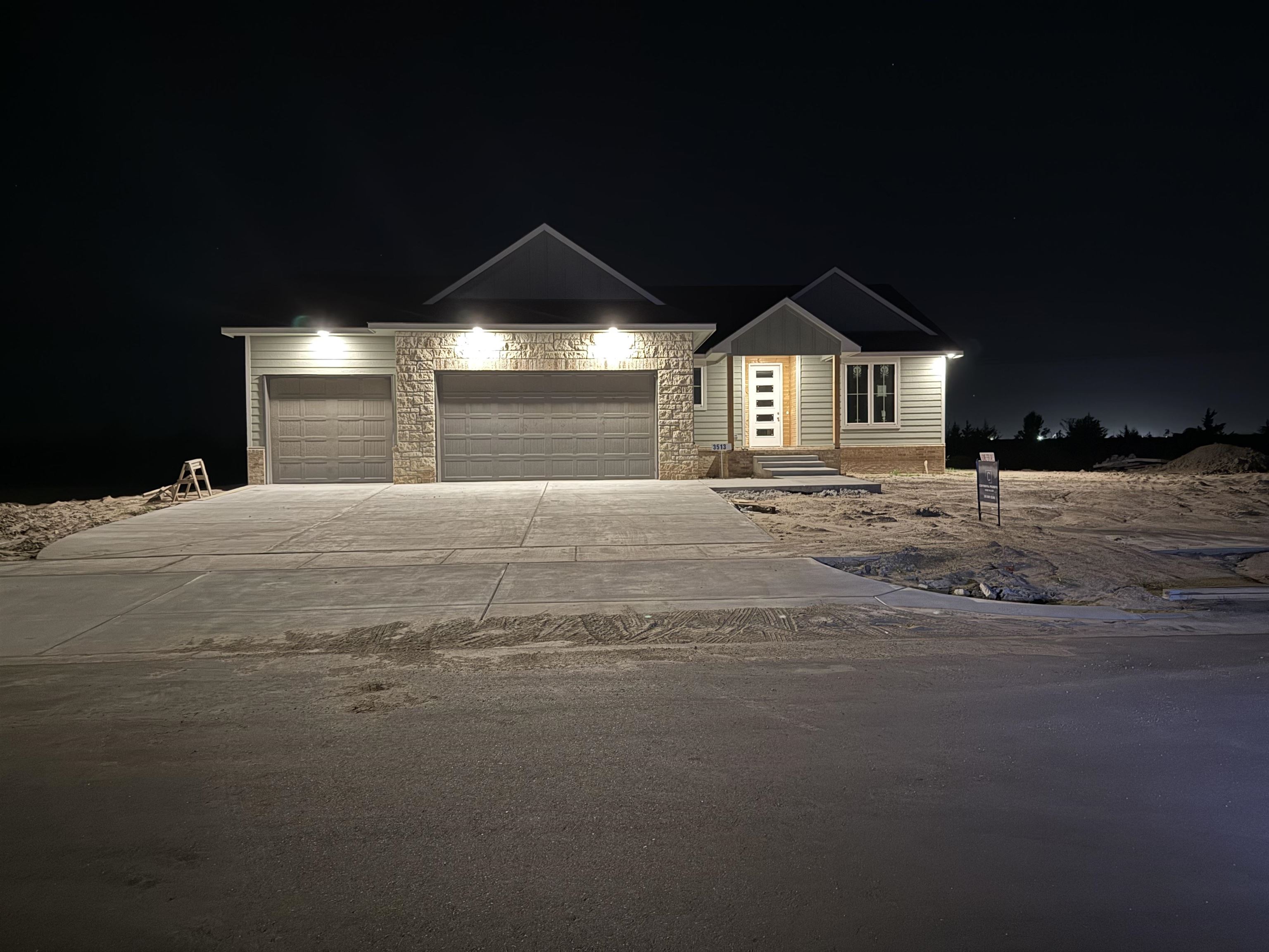 3513 S Bluelake Street Wichita KS 67215