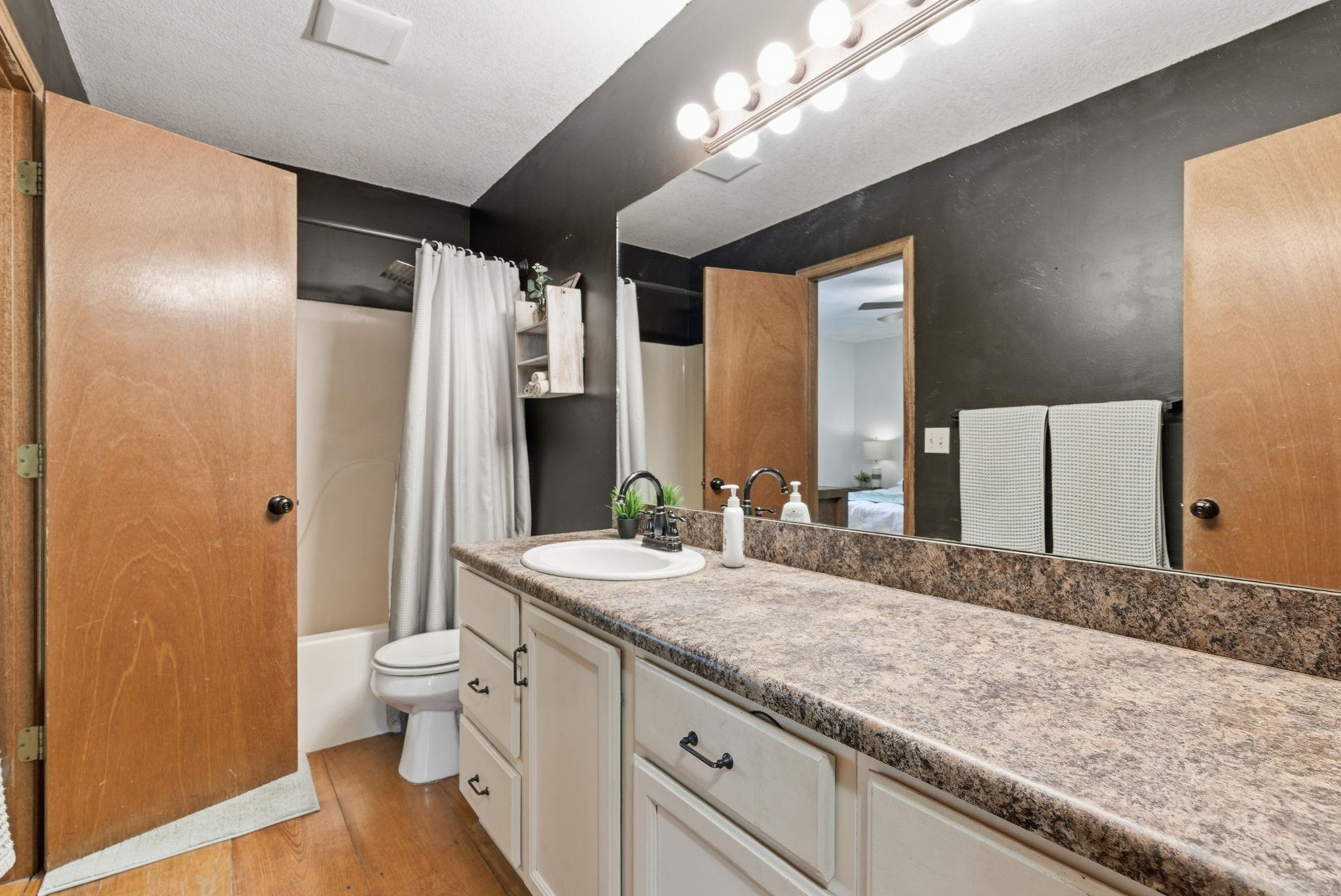 6351 N Grove Park City KS 67219