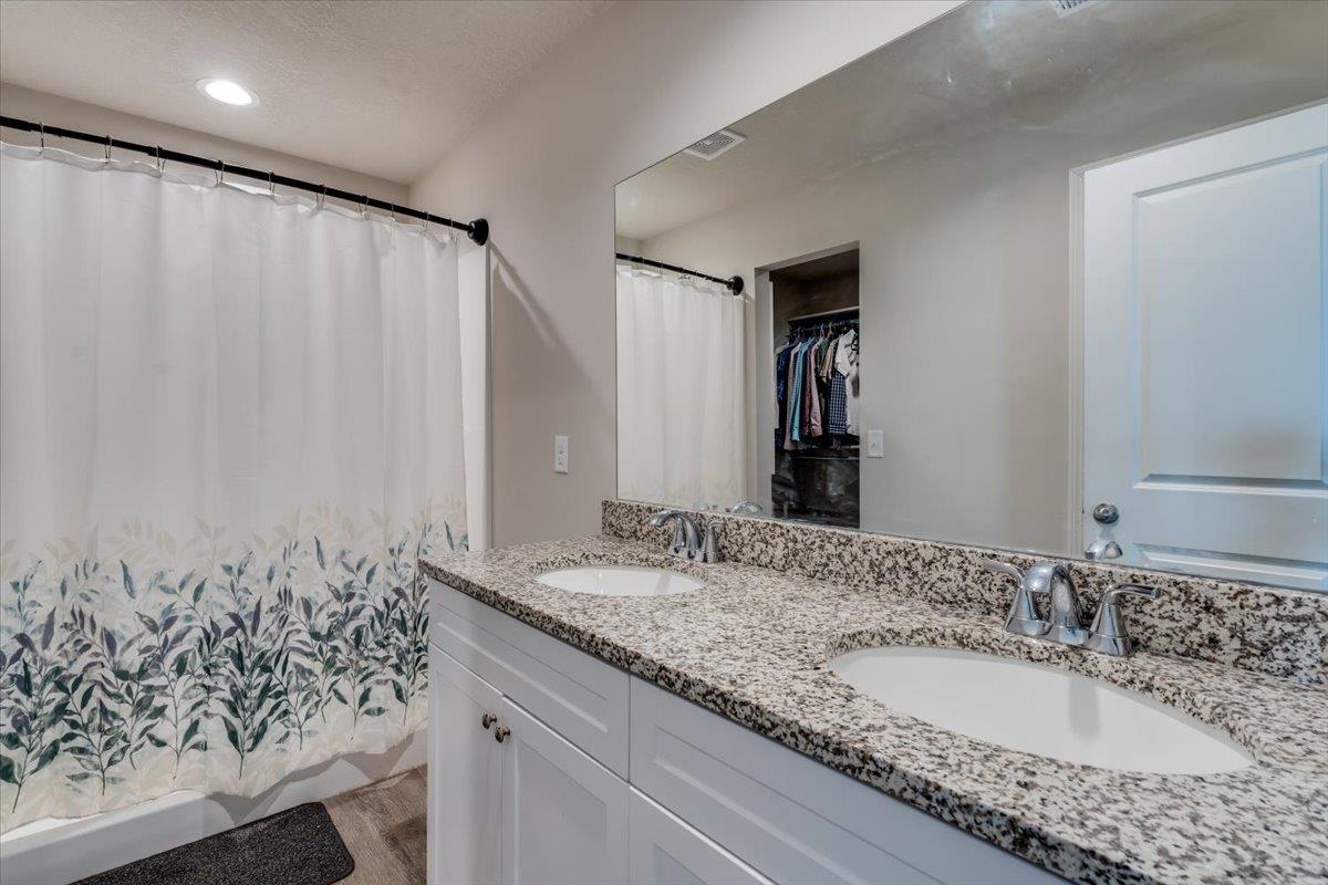 5260 N Cambridge Bel Aire KS 67226