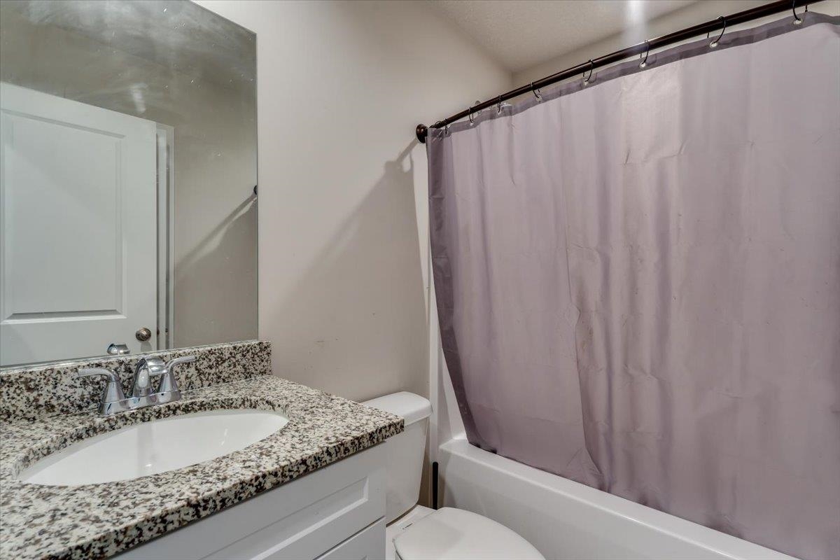 5260 N Cambridge Bel Aire KS 67226