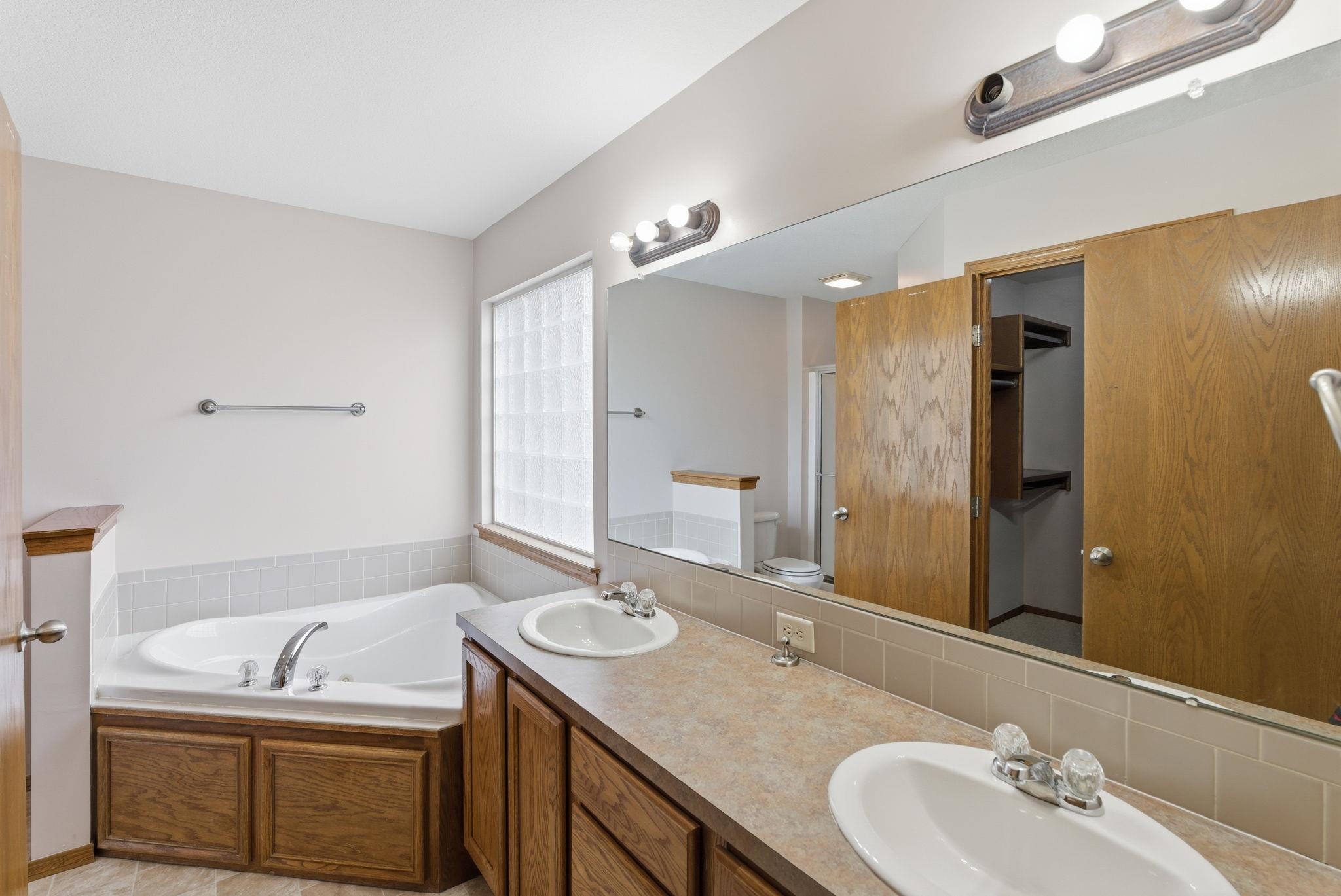 906 E Splitwood Way Derby KS 67037