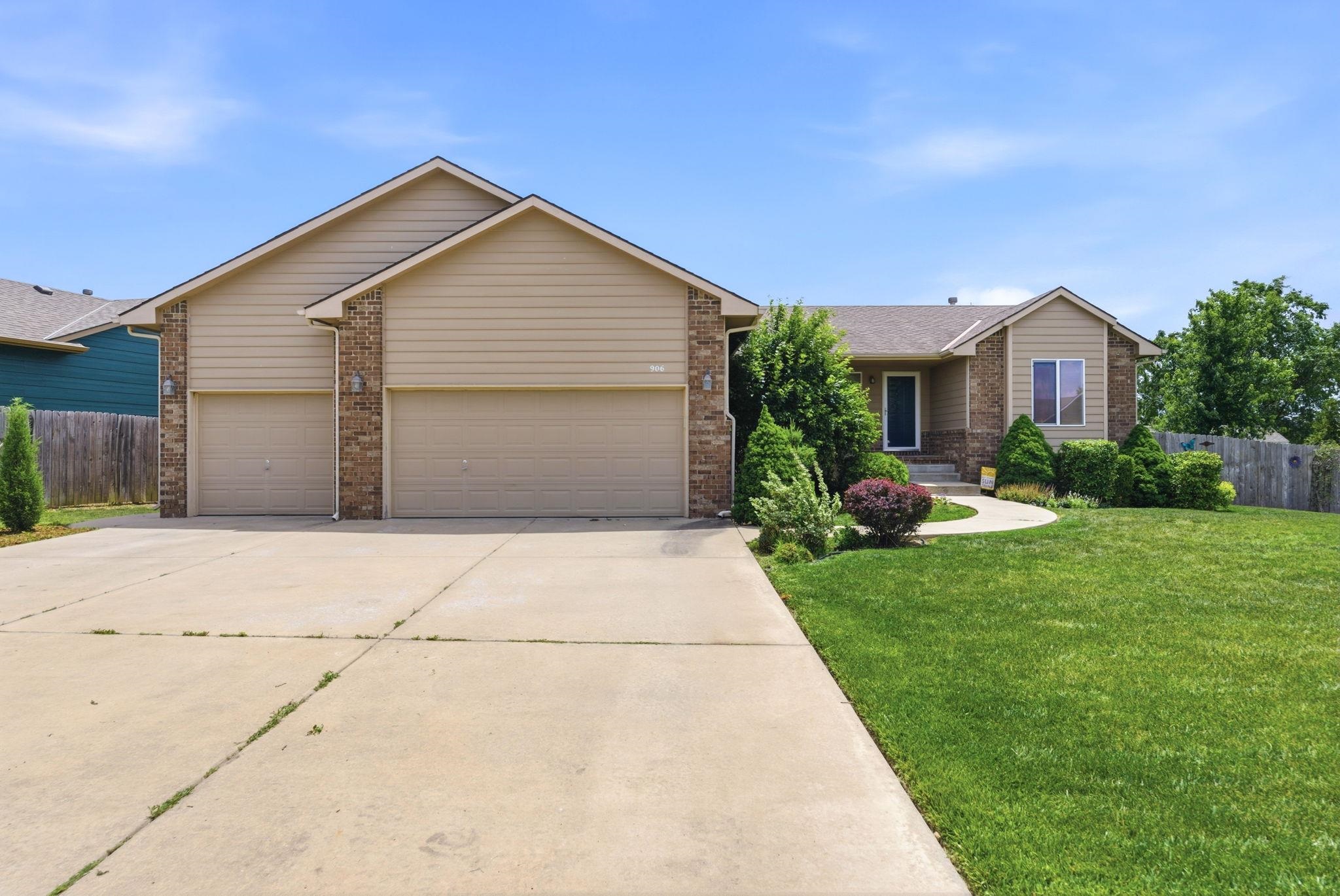906 E Splitwood Way Derby KS 67037