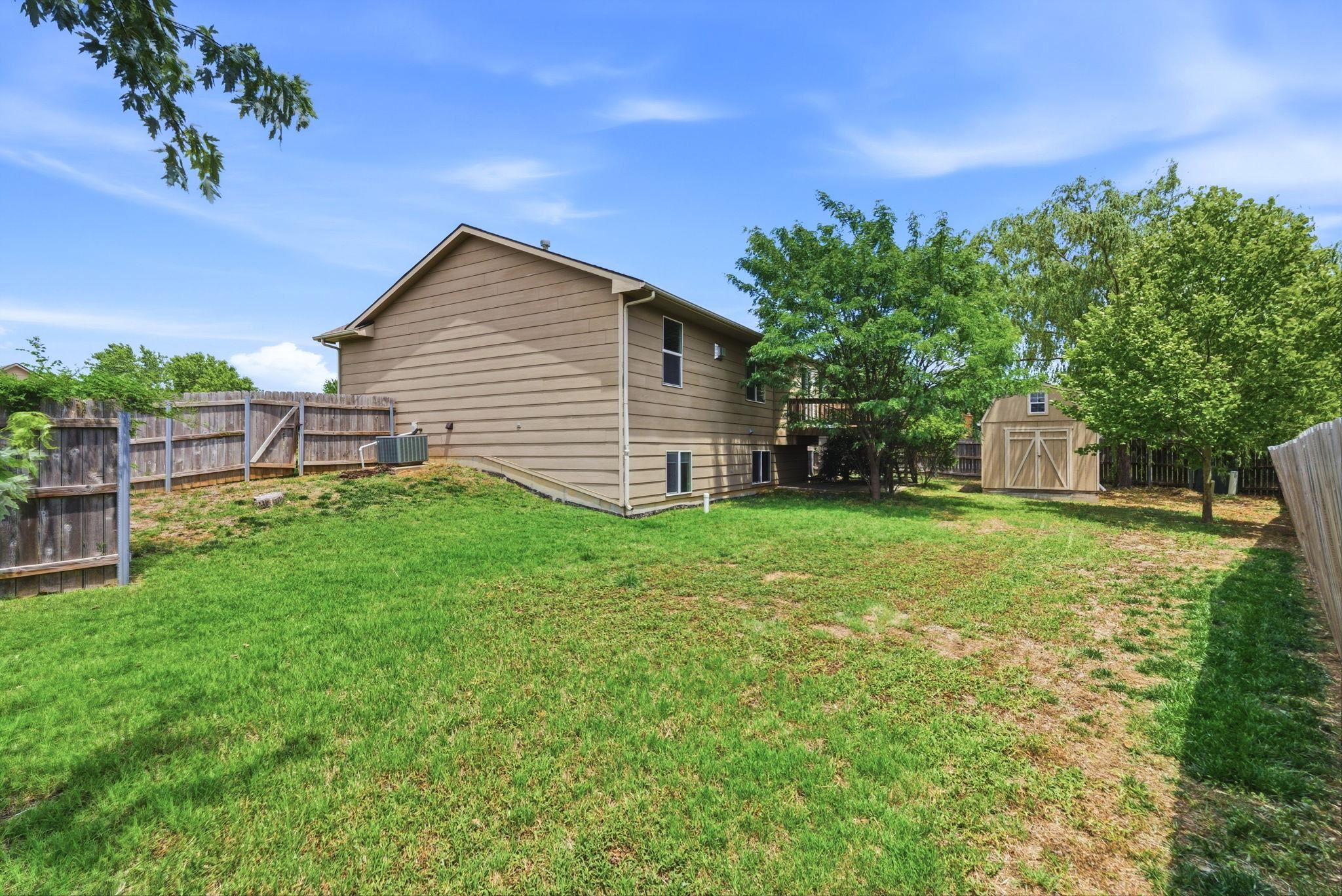 906 E Splitwood Way Derby KS 67037