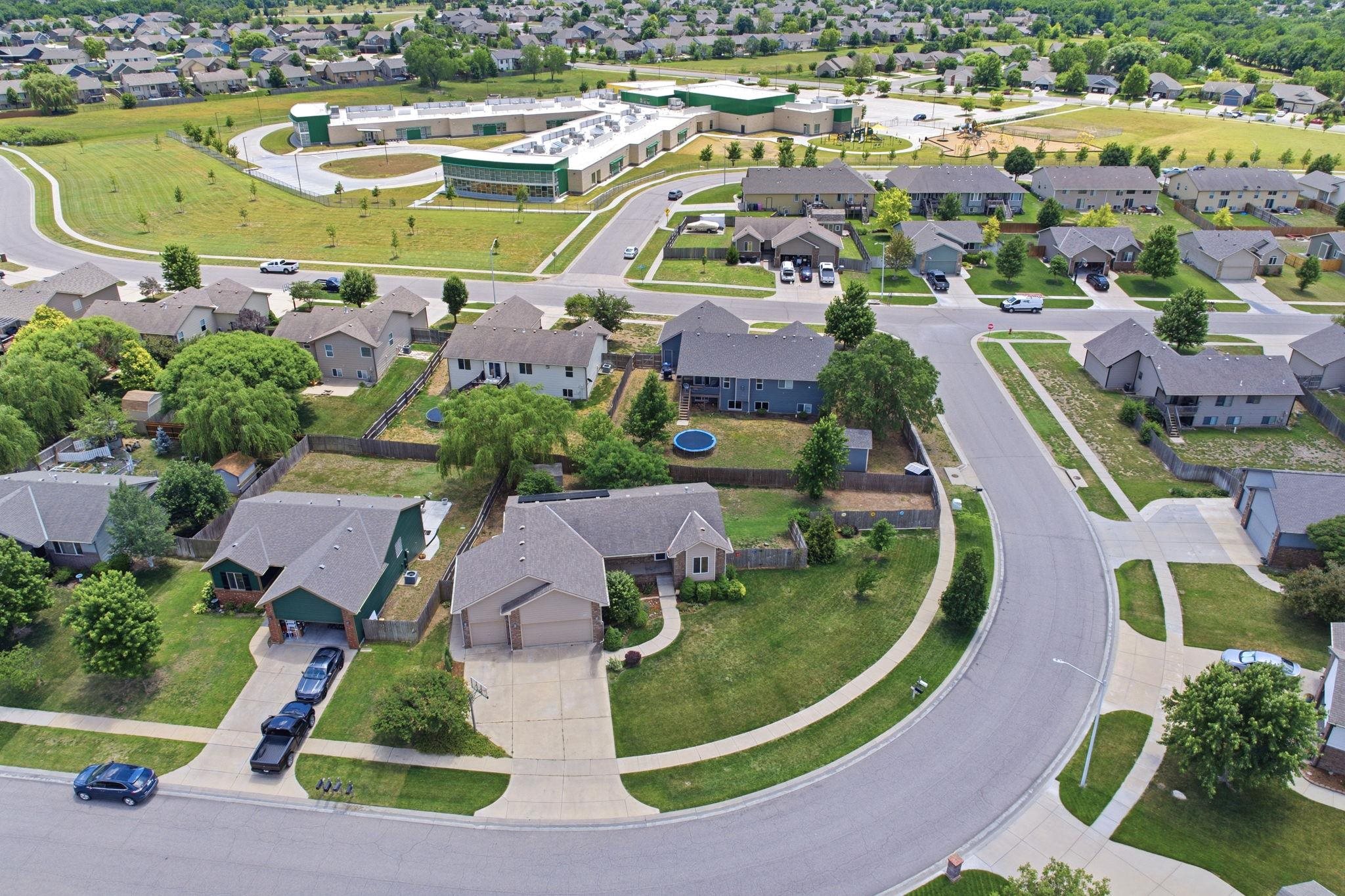 906 E Splitwood Way Derby KS 67037