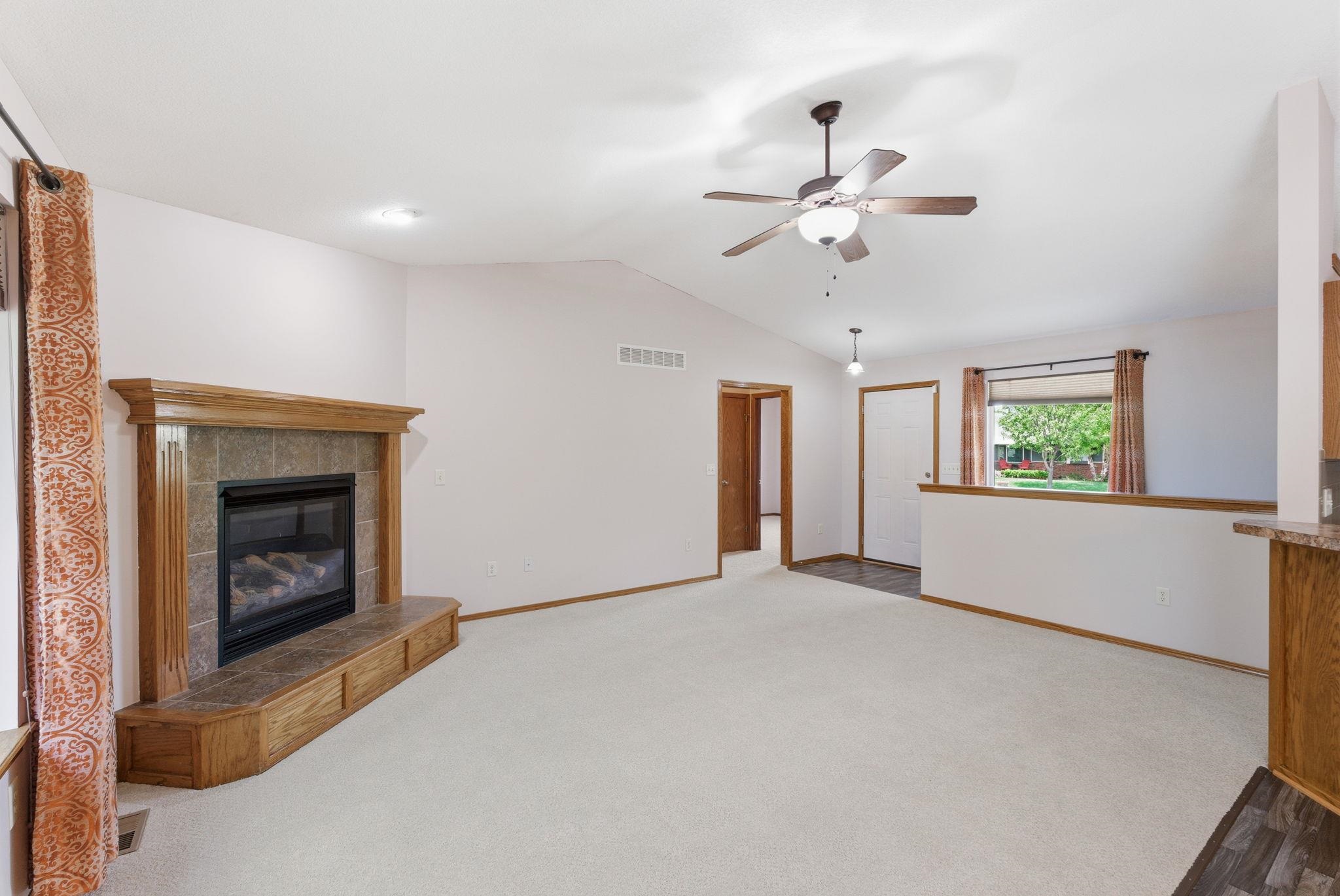 906 E Splitwood Way Derby KS 67037