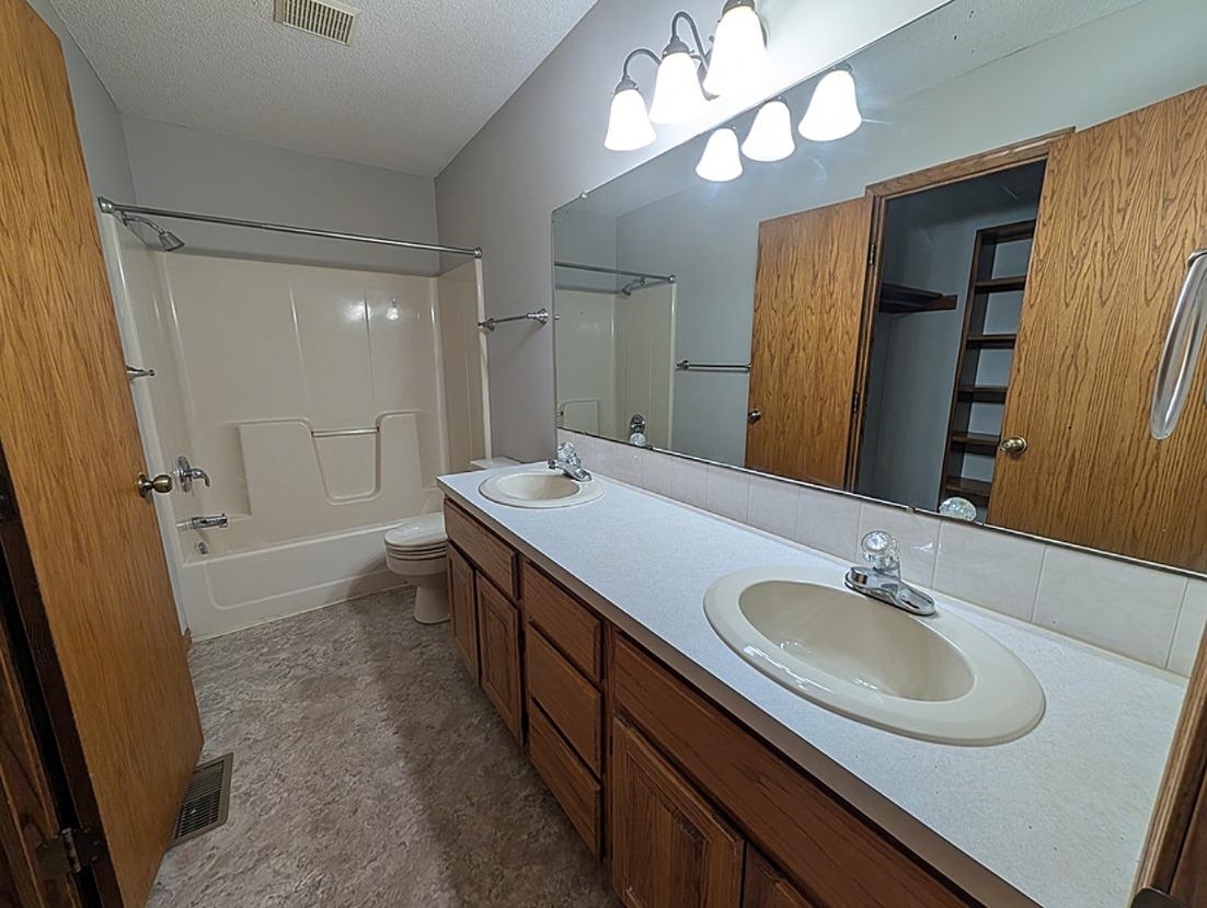 1513 E Mcclelland Drive Derby KS 67037
