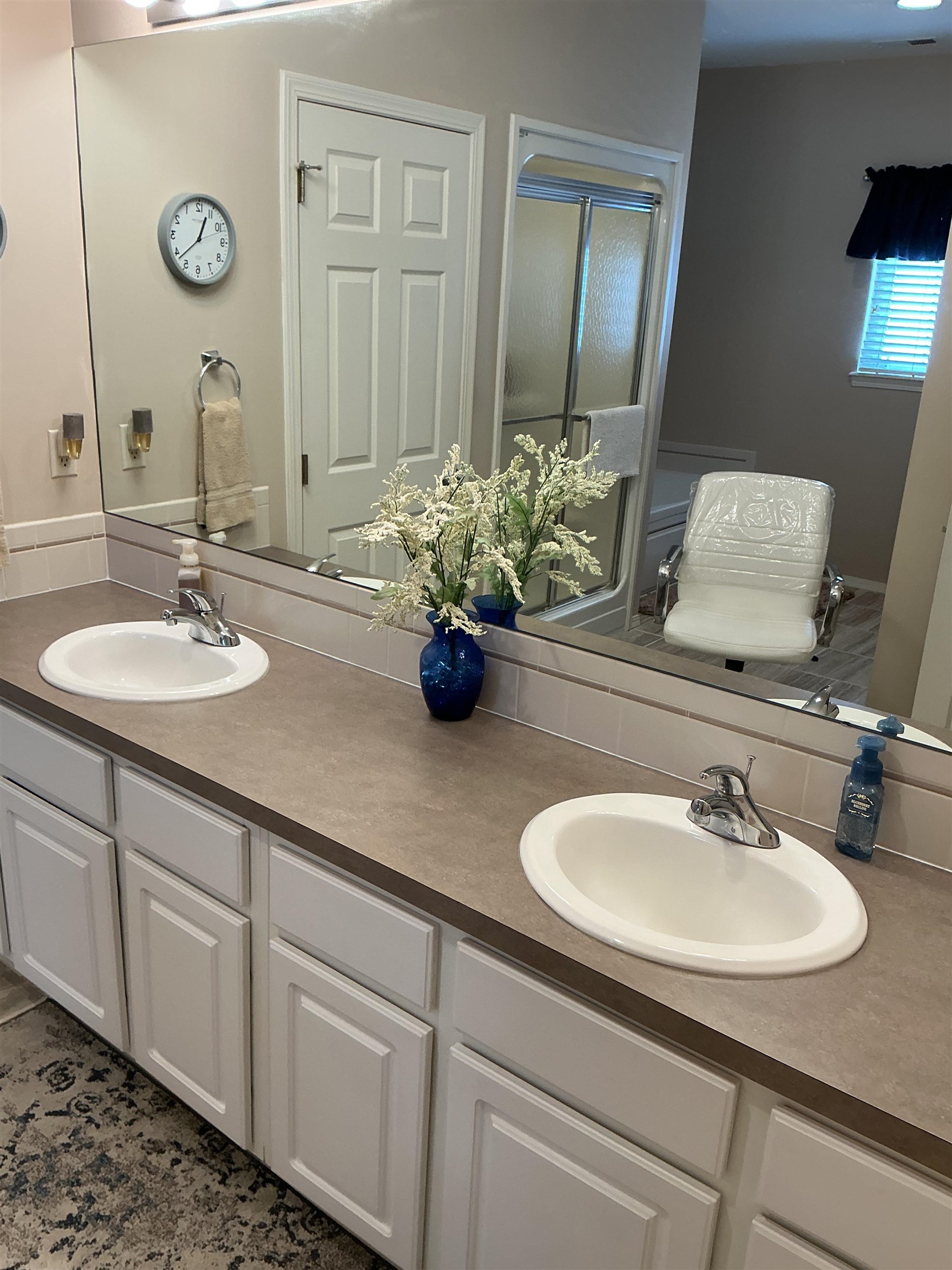 805 N Woodridge Wichita KS 67206