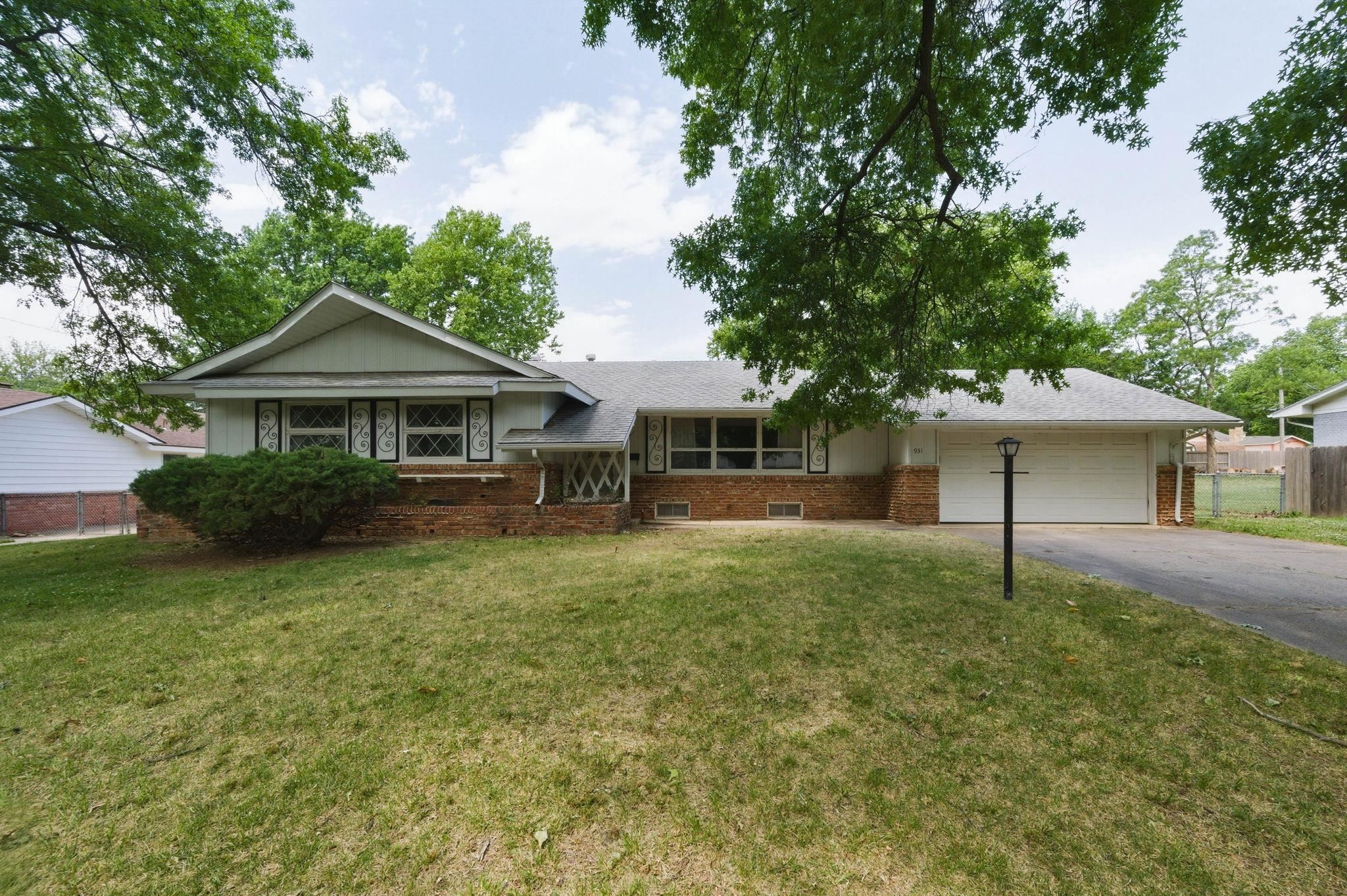 931 N Valleyview Wichita KS 67212