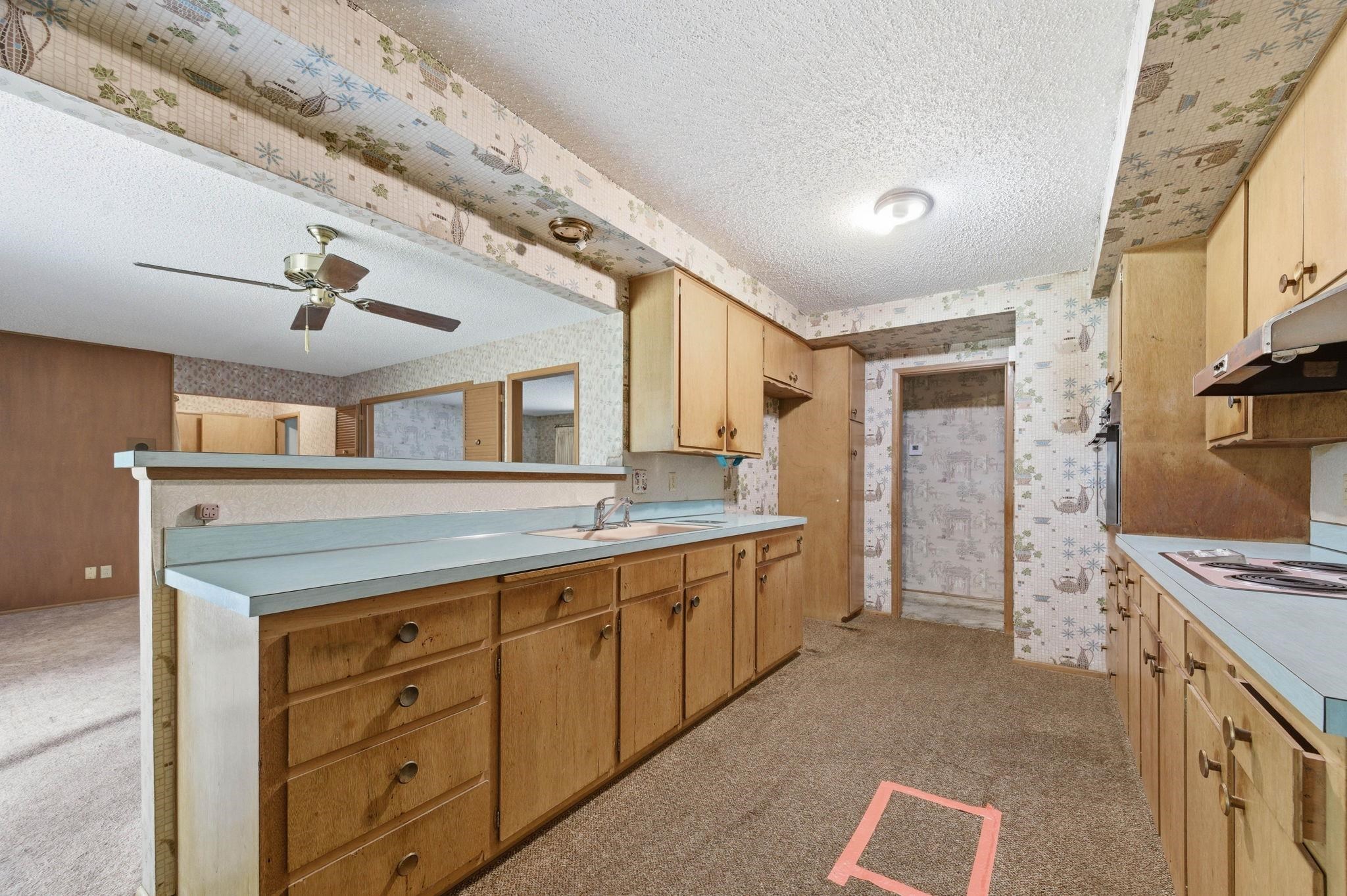 931 N Valleyview Wichita KS 67212