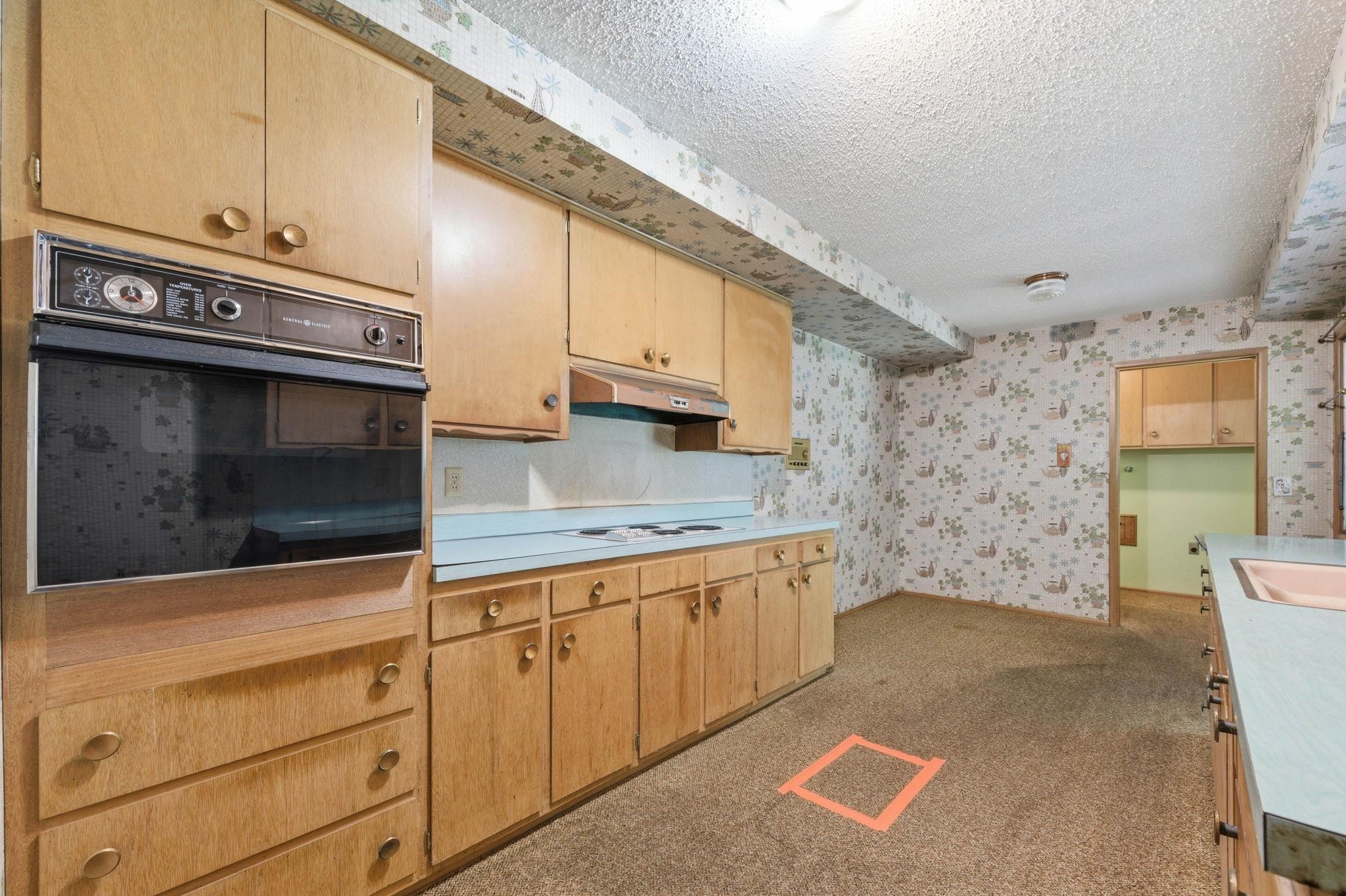 931 N Valleyview Wichita KS 67212