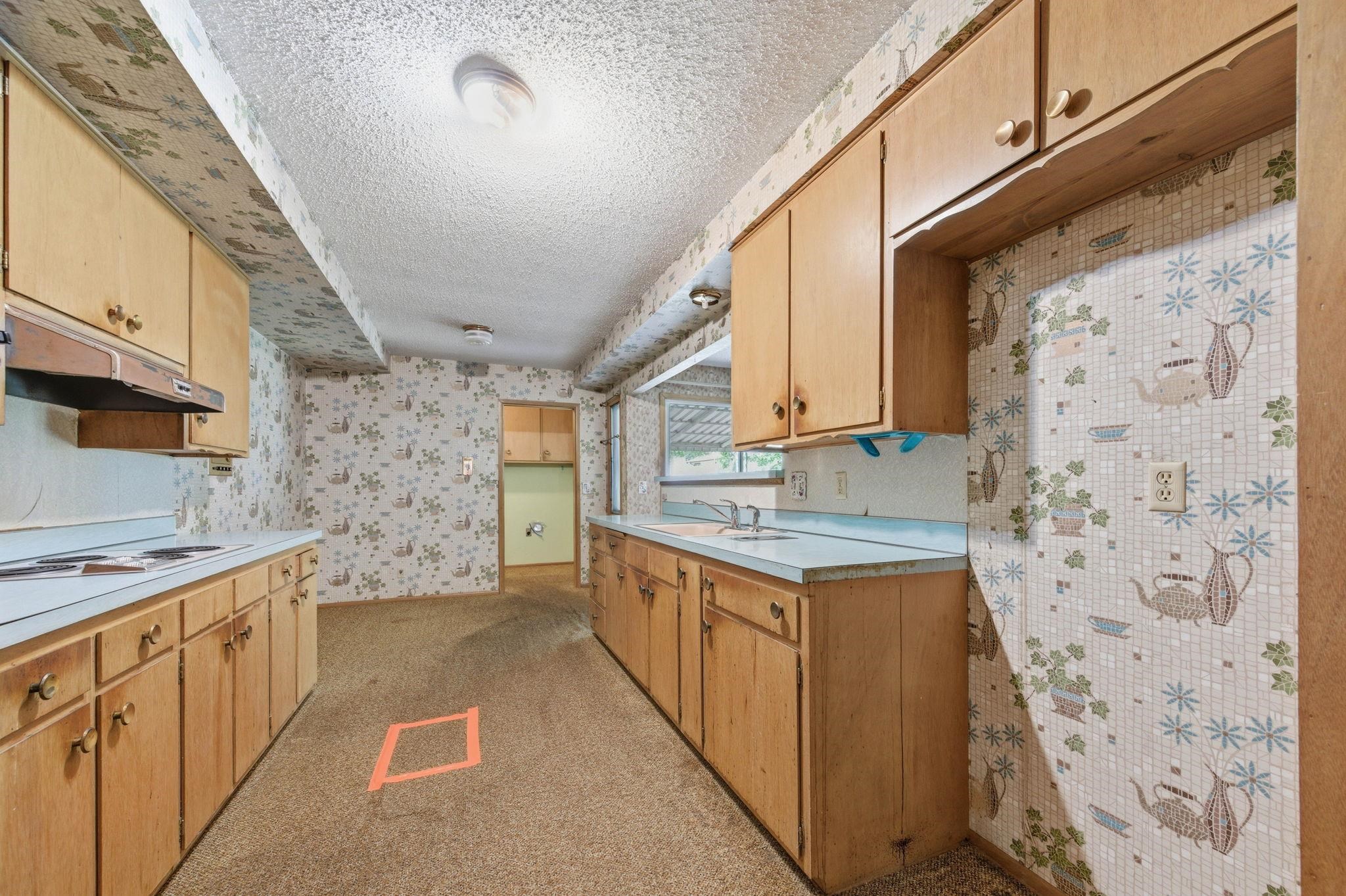 931 N Valleyview Wichita KS 67212