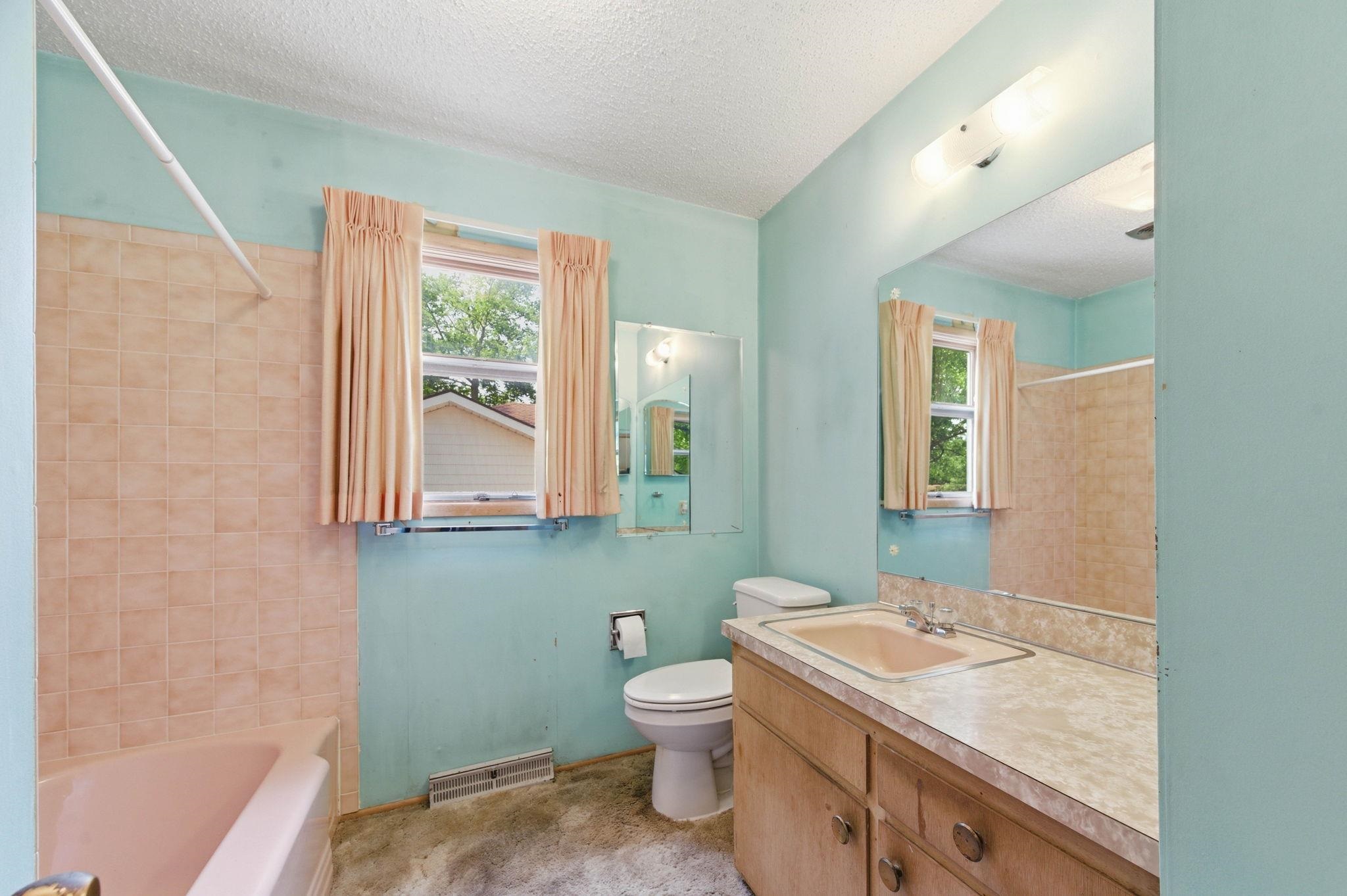 931 N Valleyview Wichita KS 67212