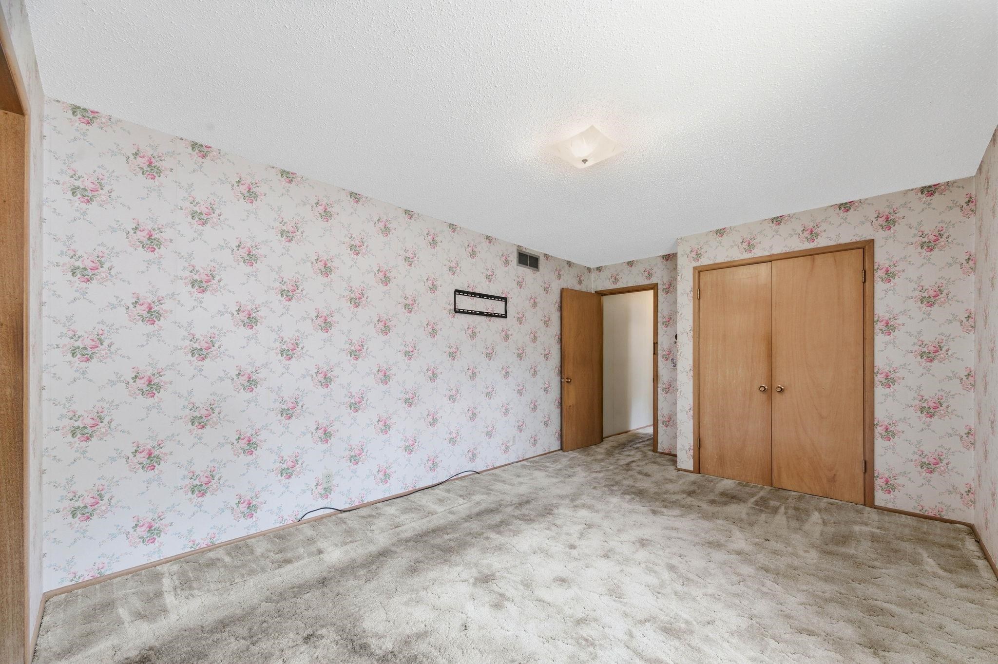 931 N Valleyview Wichita KS 67212