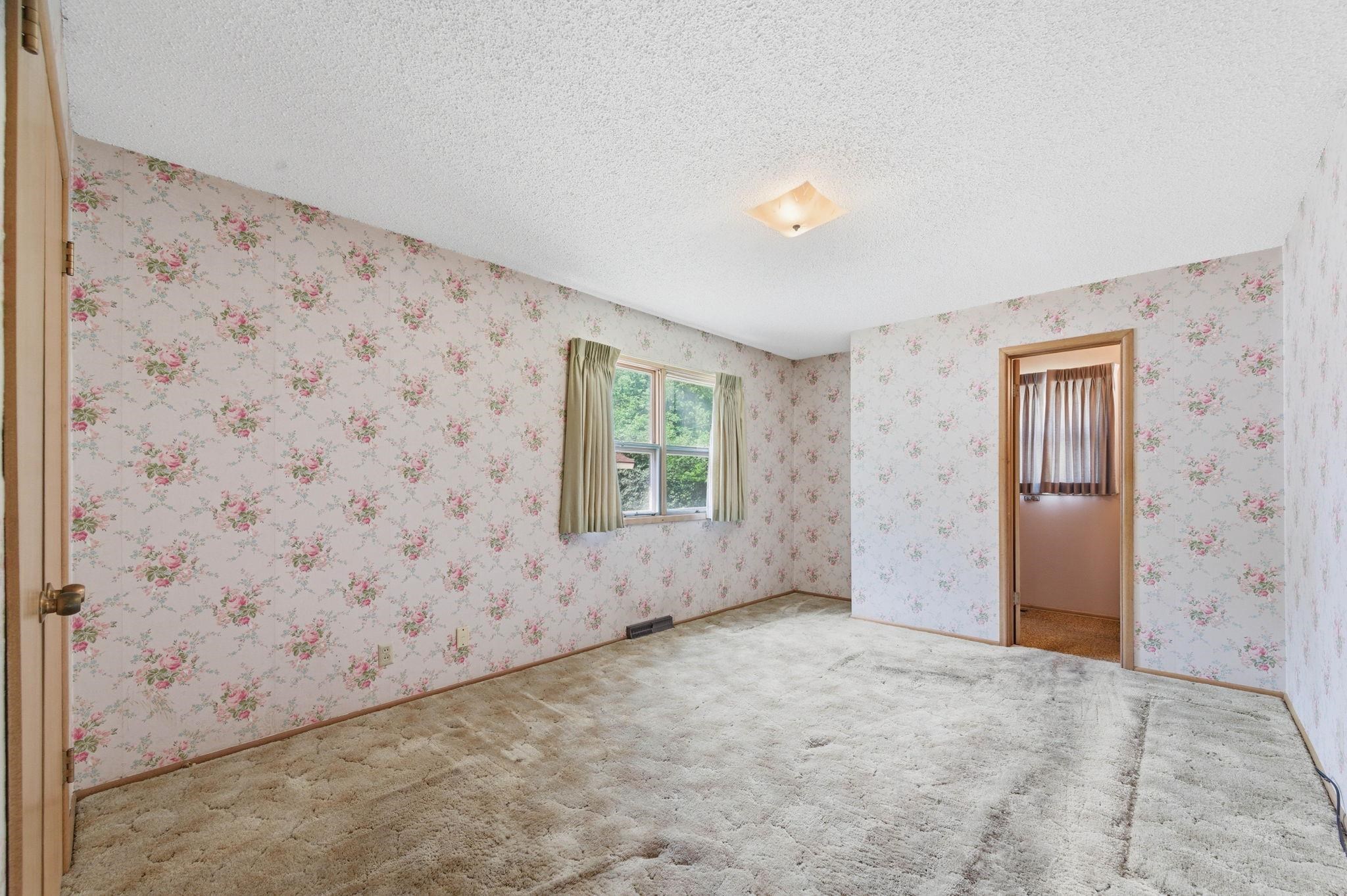 931 N Valleyview Wichita KS 67212